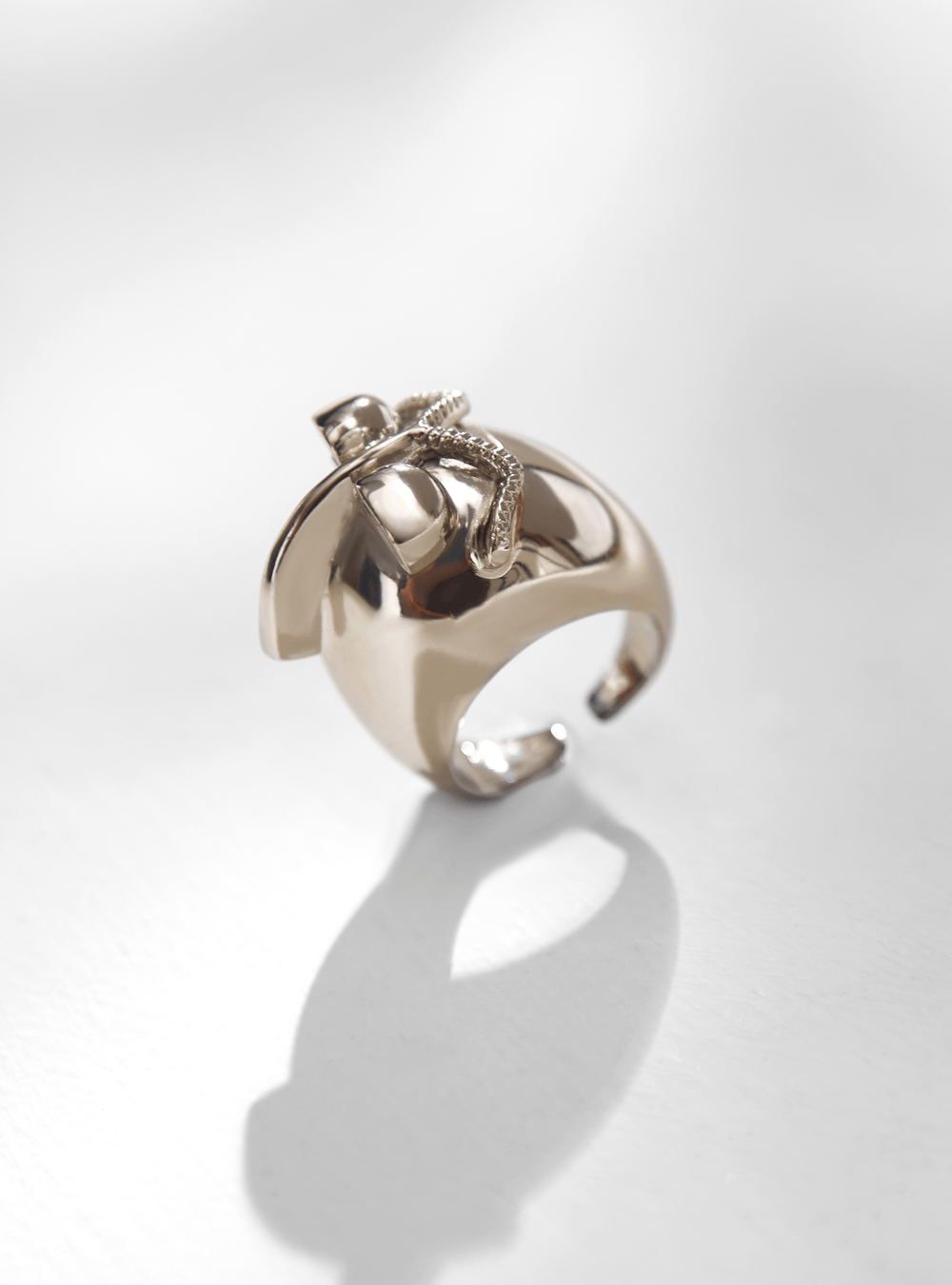 The Gavi Cigar Ring In Silver Finish