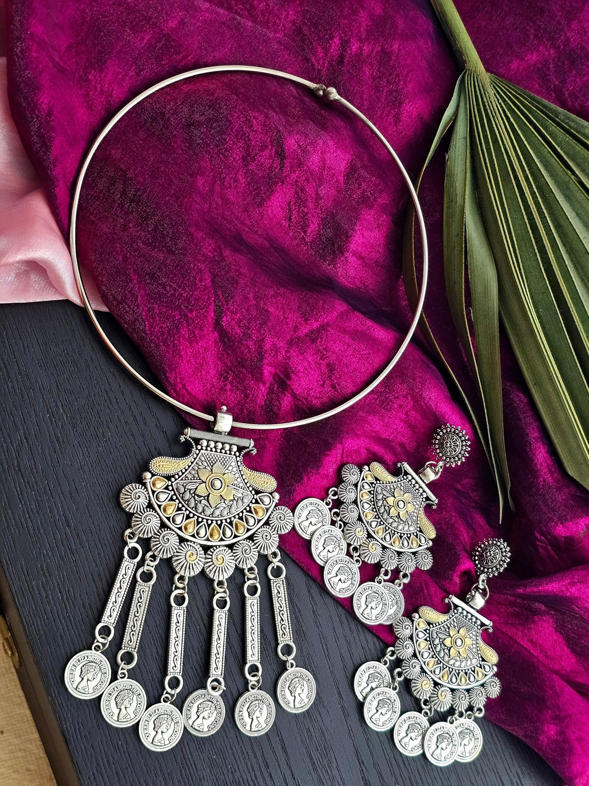 Mudra German Silver Hasuli Pendant Set