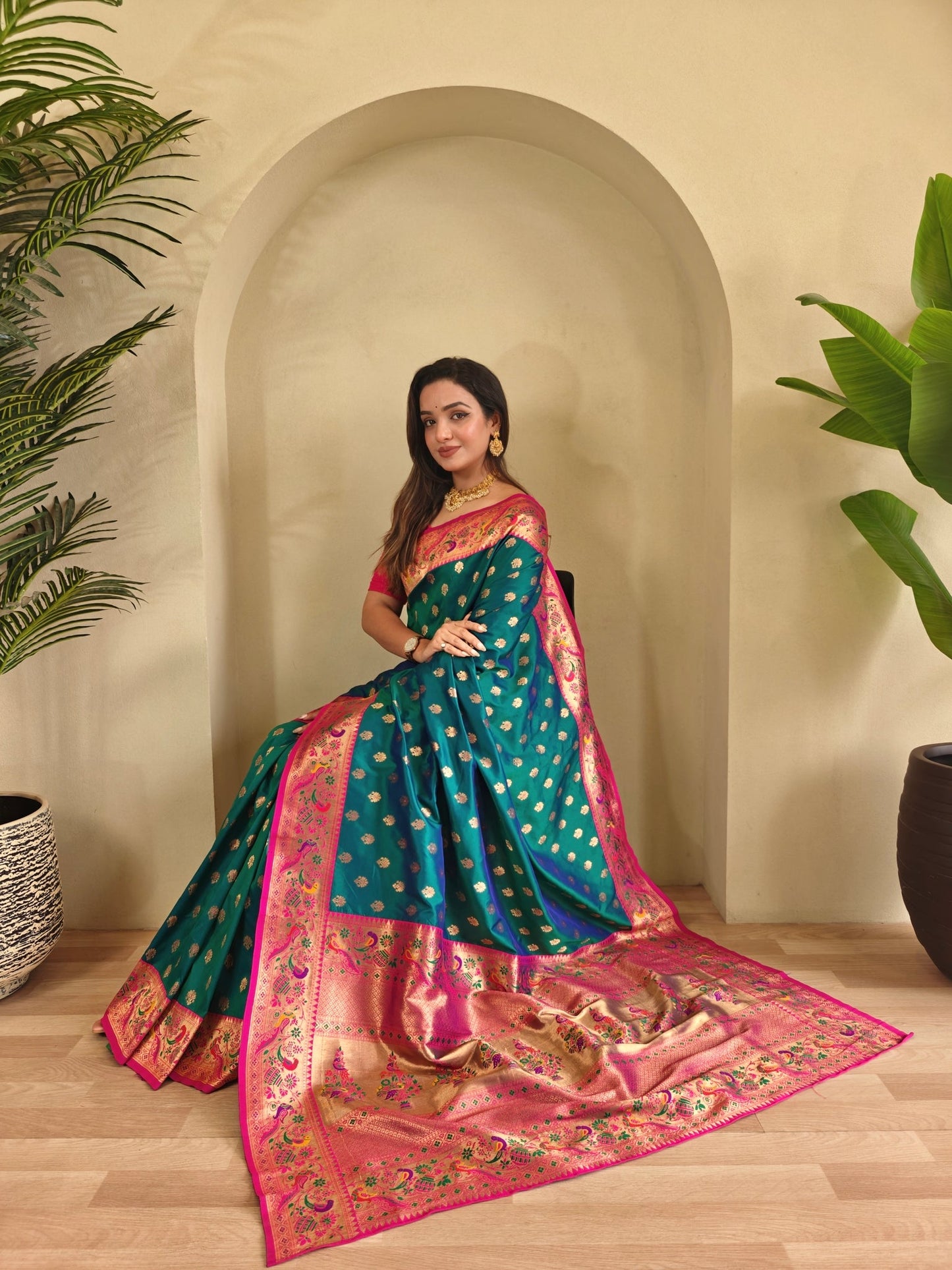 Mameraa Sarees Paithani Silk Blend Weaving Saree With Contrast Blouse-Rama Green