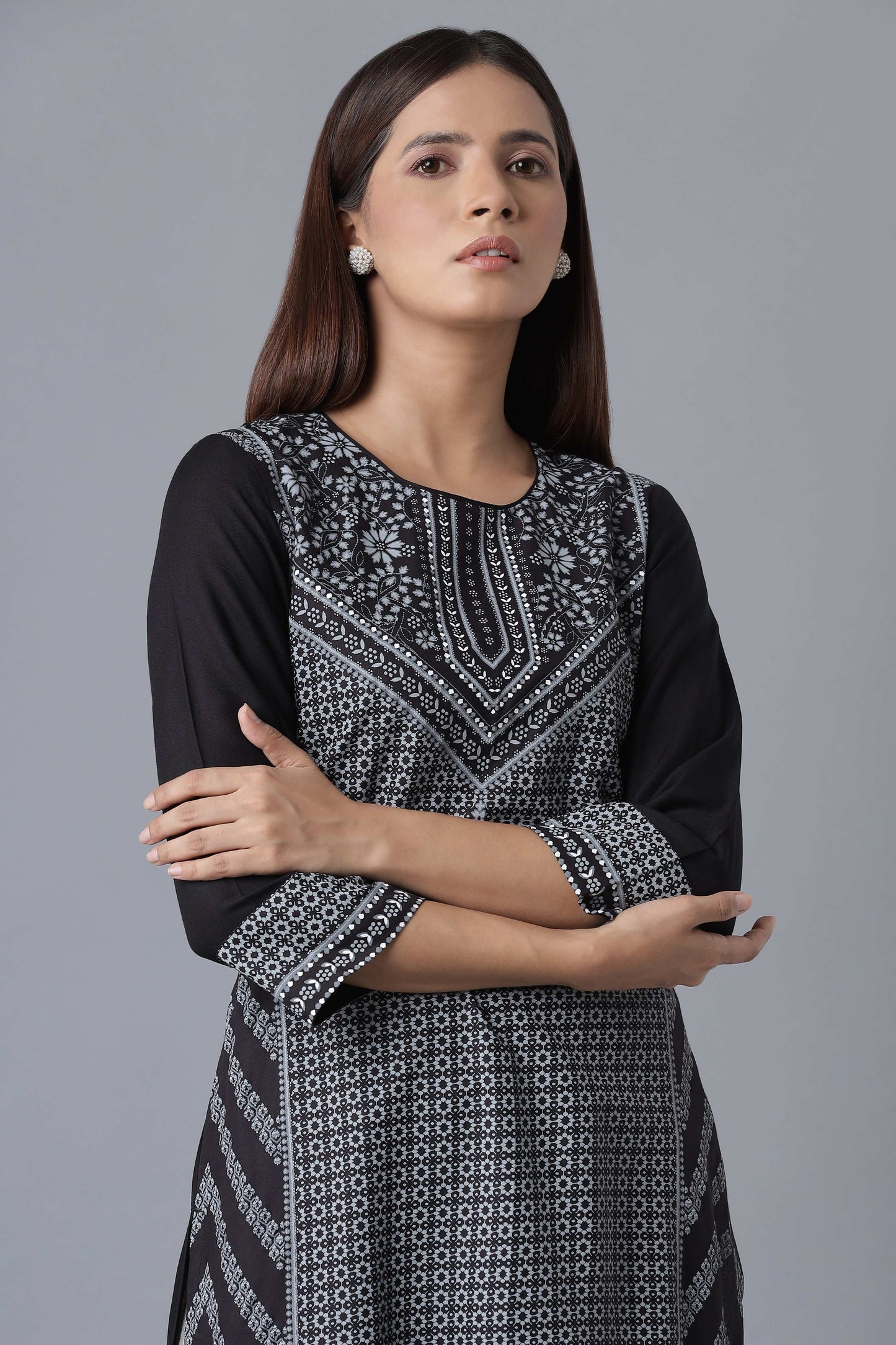W for Woman Black Floral Print Straight kurta