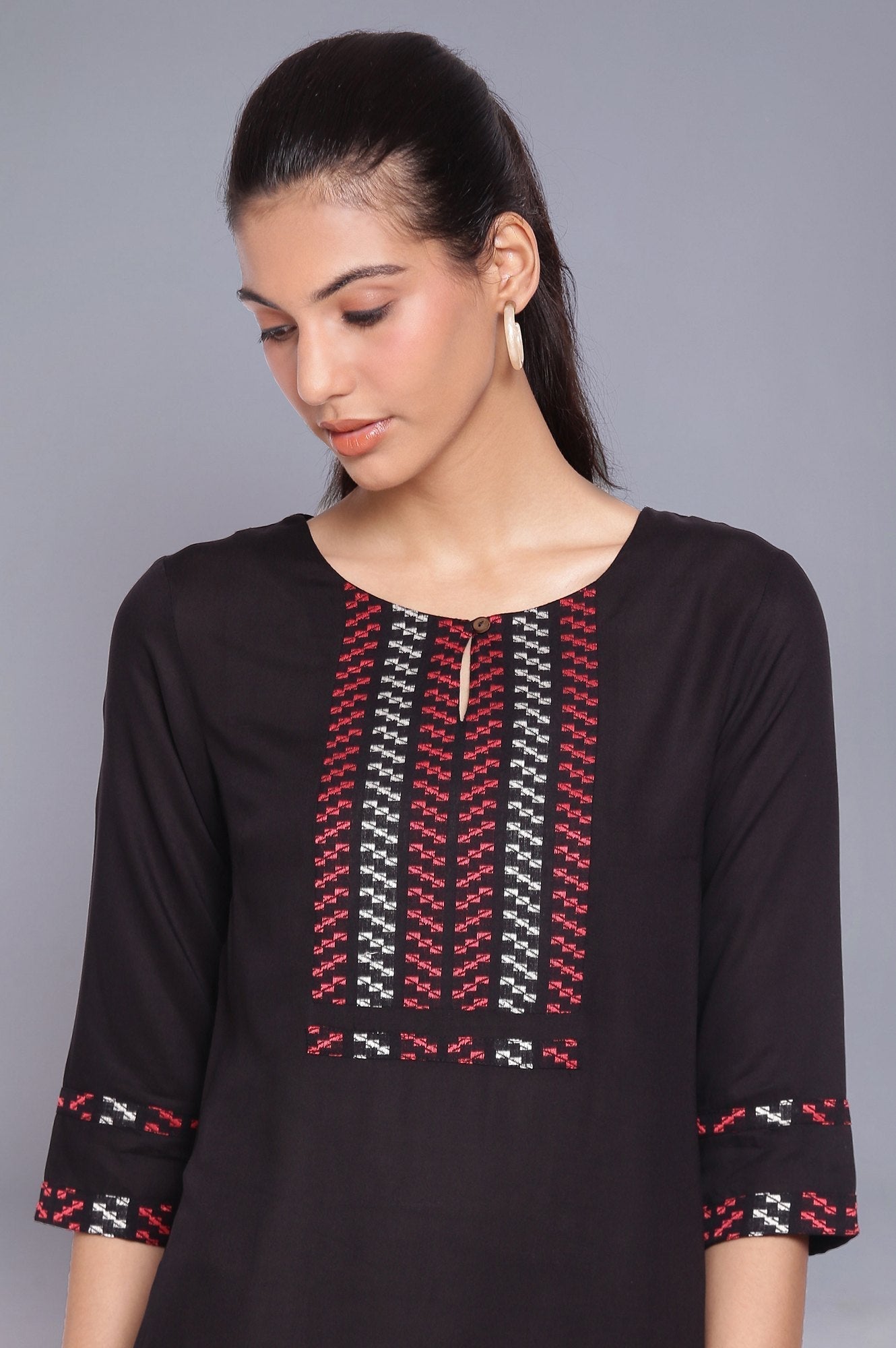 W for Woman Black Yarn-Dyed Round Neck kurta
