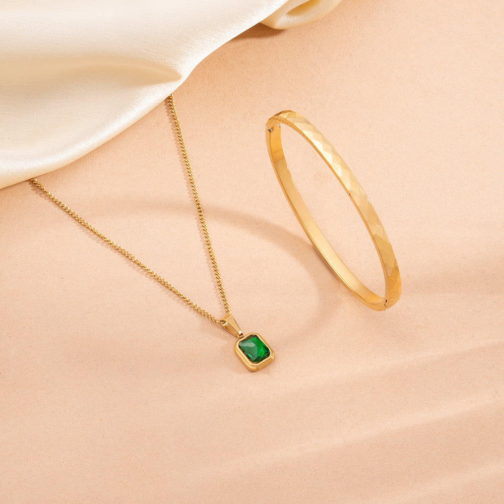 Classic Emerald Wire Poise Set