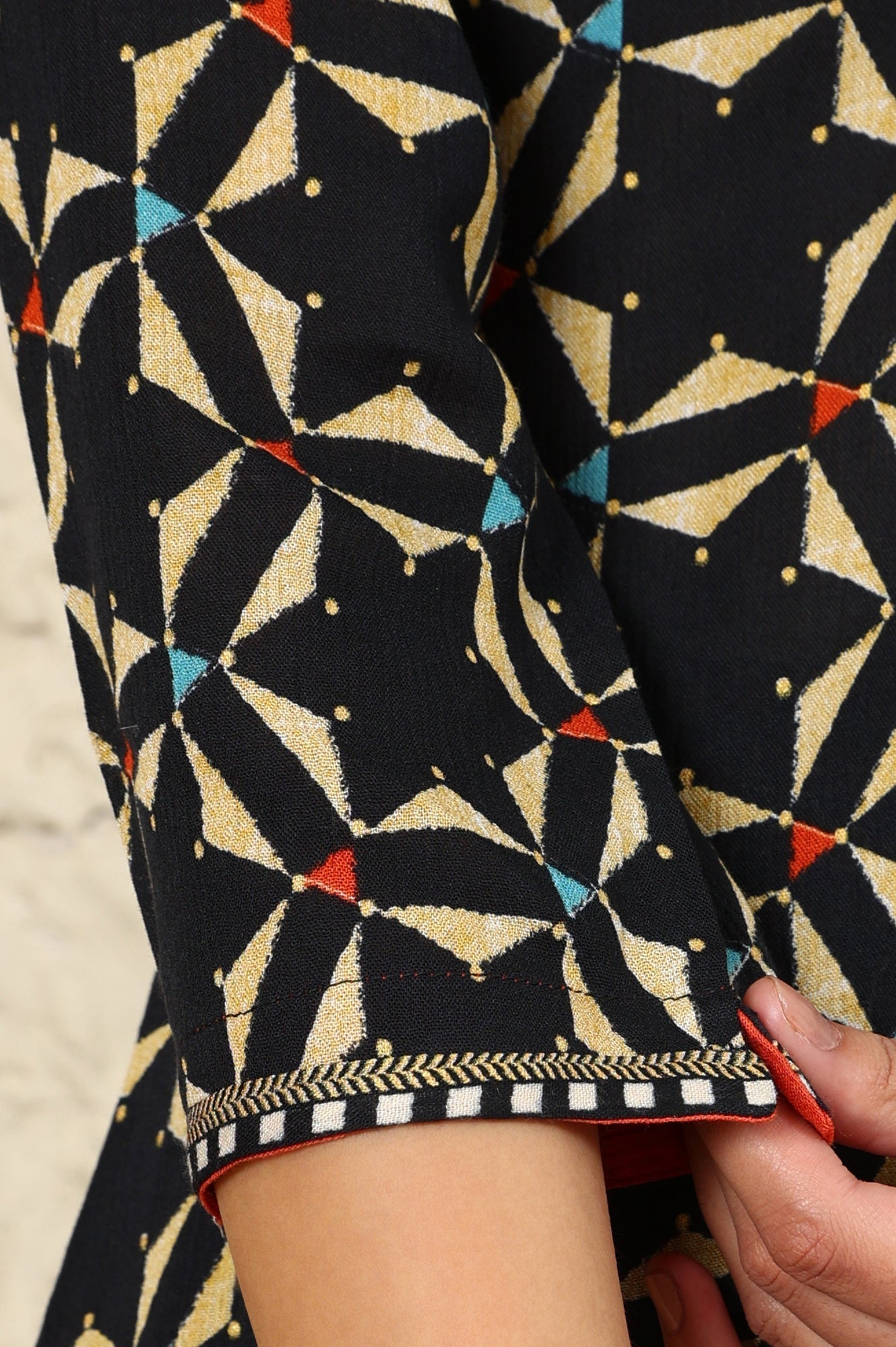 W for Woman Black Geometric Printed V-Neck Rayon Crepe Kurta With Sequin Detailing