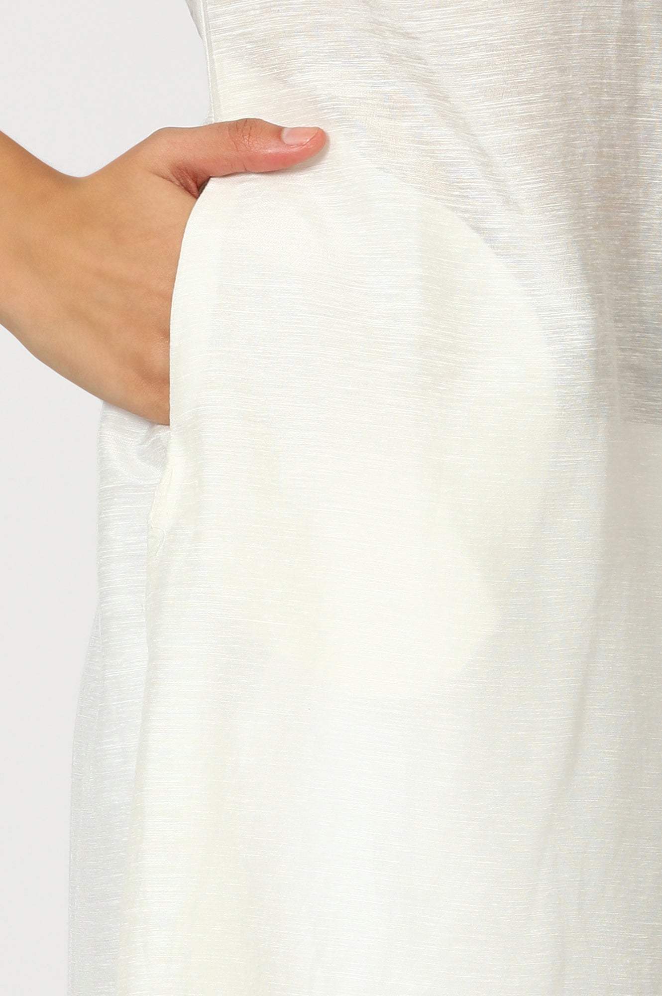 W for Woman Pink Solid Thread Work Rayon Straight Kurta