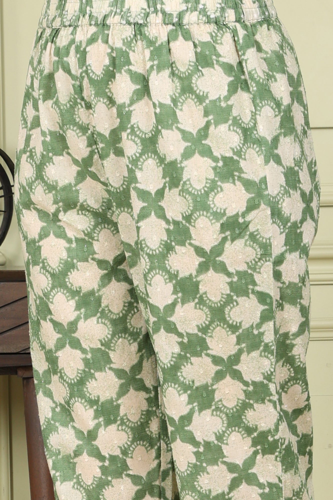 W for Woman Olive Green Floral Printed Cotton Blend Straight Kurta And Pants Co-Ord Set