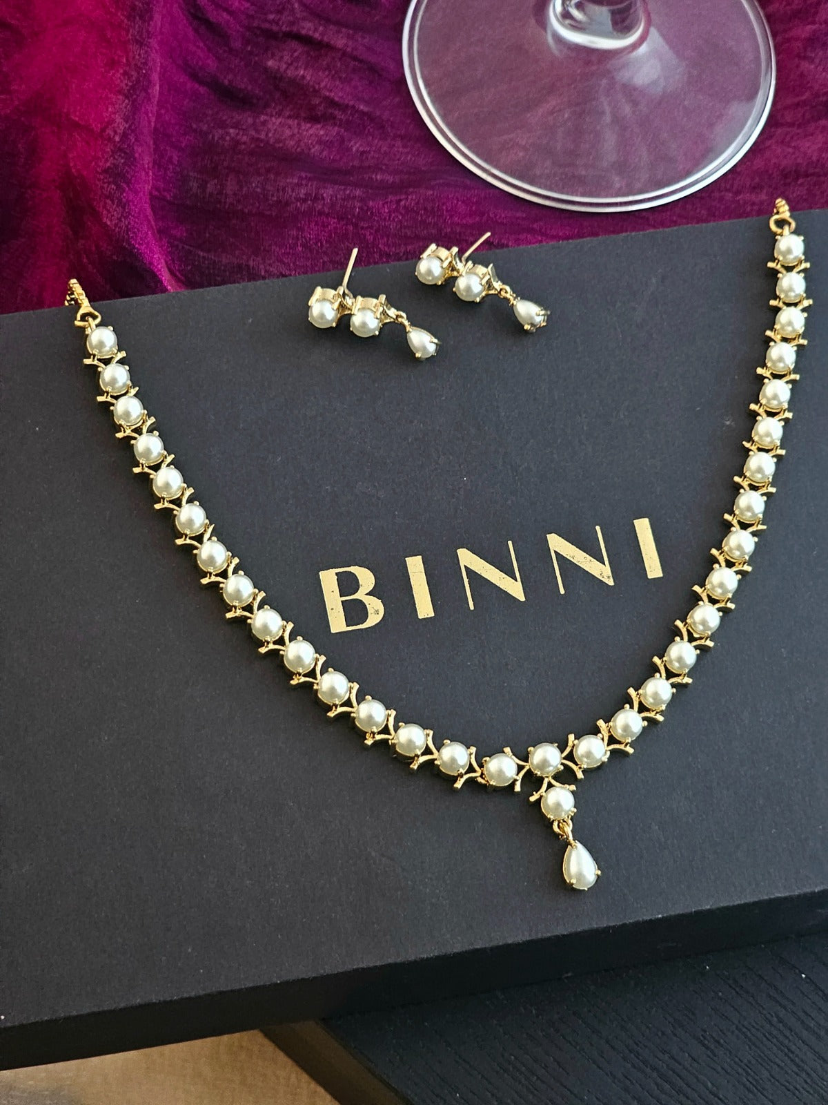 The White Majesty Necklace Set