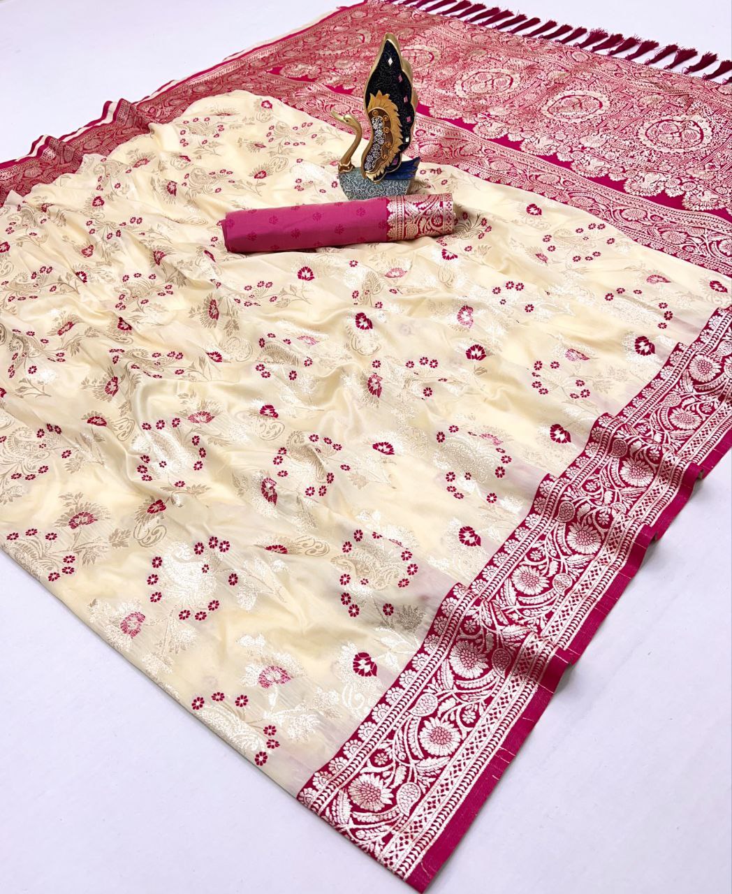 Mameraa Sarees White Soft Silk Blend Saree With Zari Weaving Meenakari Design-White