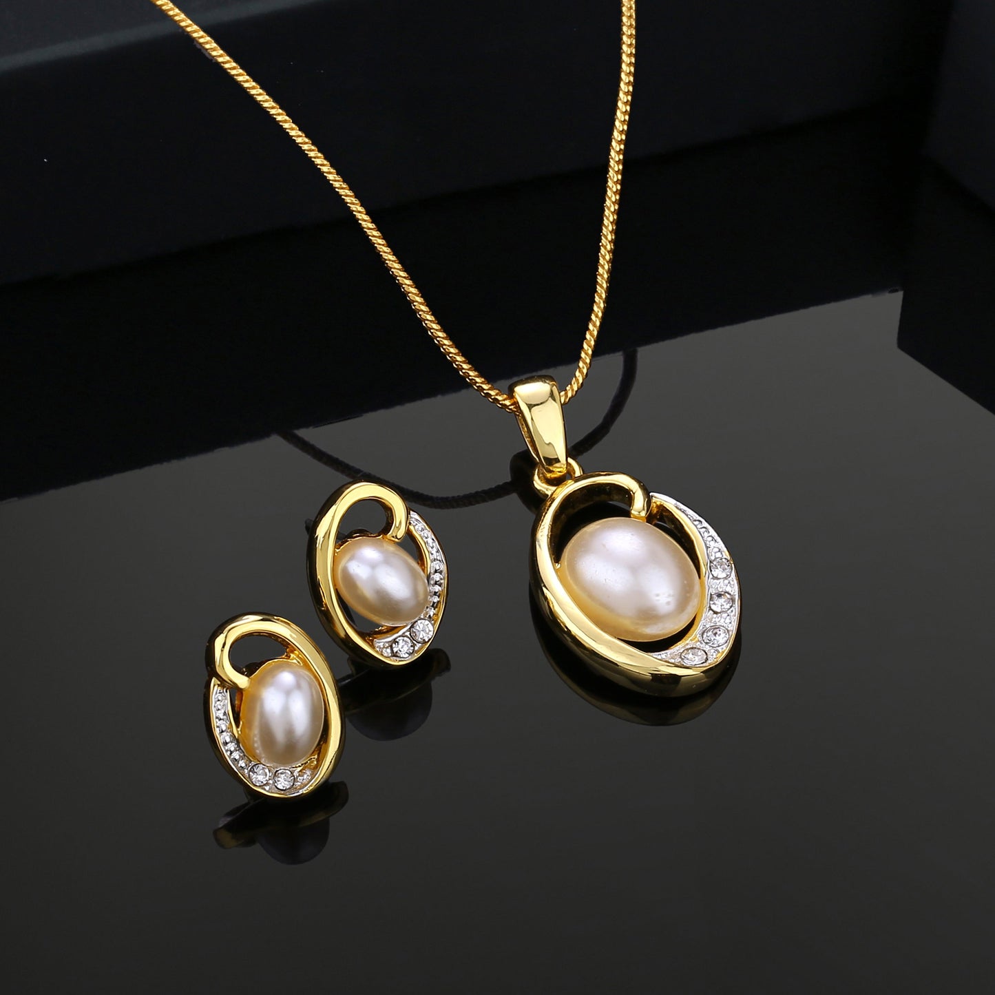 Pearl Crystal Pendant Necklace Set