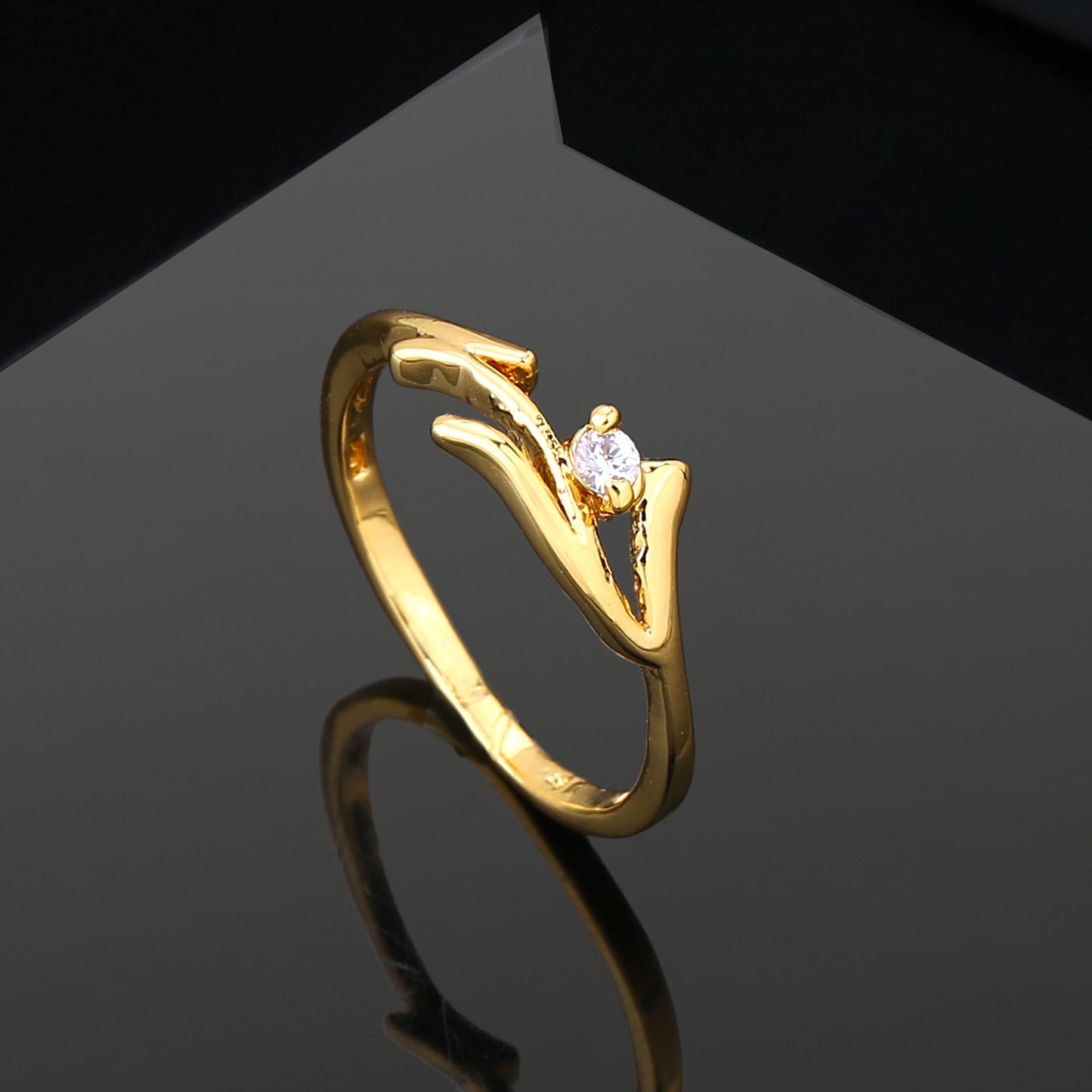 CZ Splendid Finger Ring