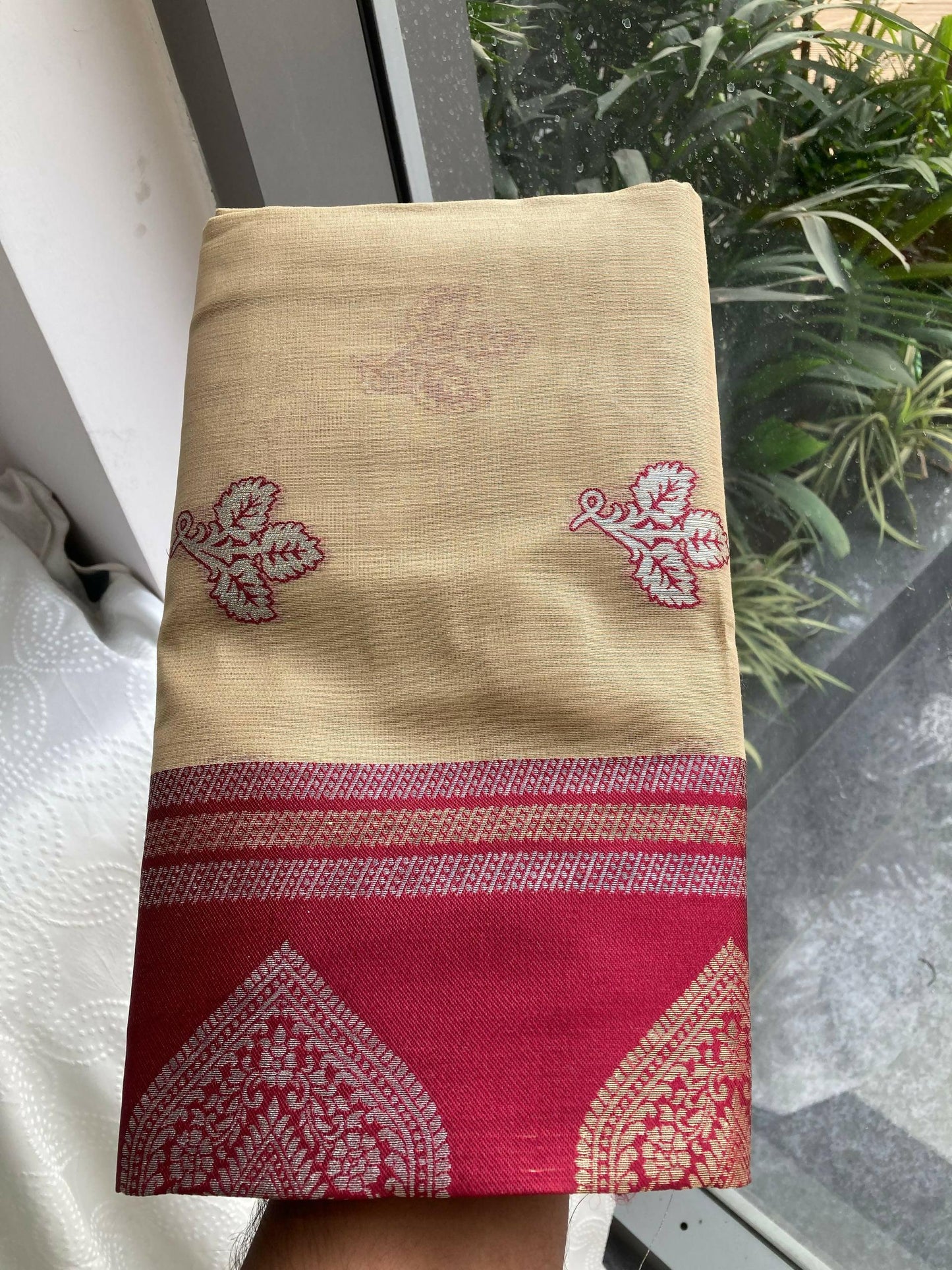 Teeya Creation New Trendy Wedding Wear Banarasi Silk Saree-Cream