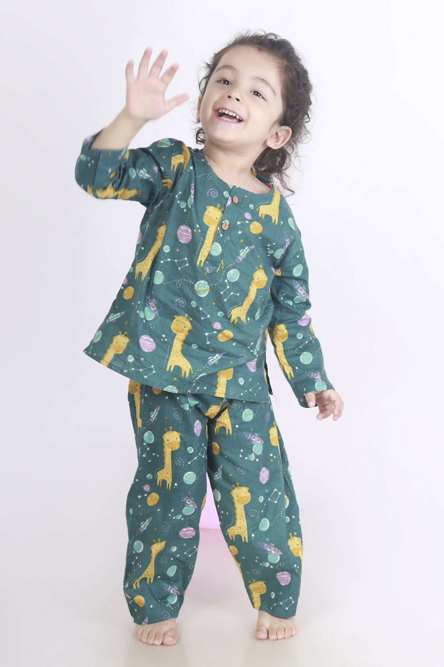 Breathables Green Giraffe Print Cotton Nightsuit Set For Kids