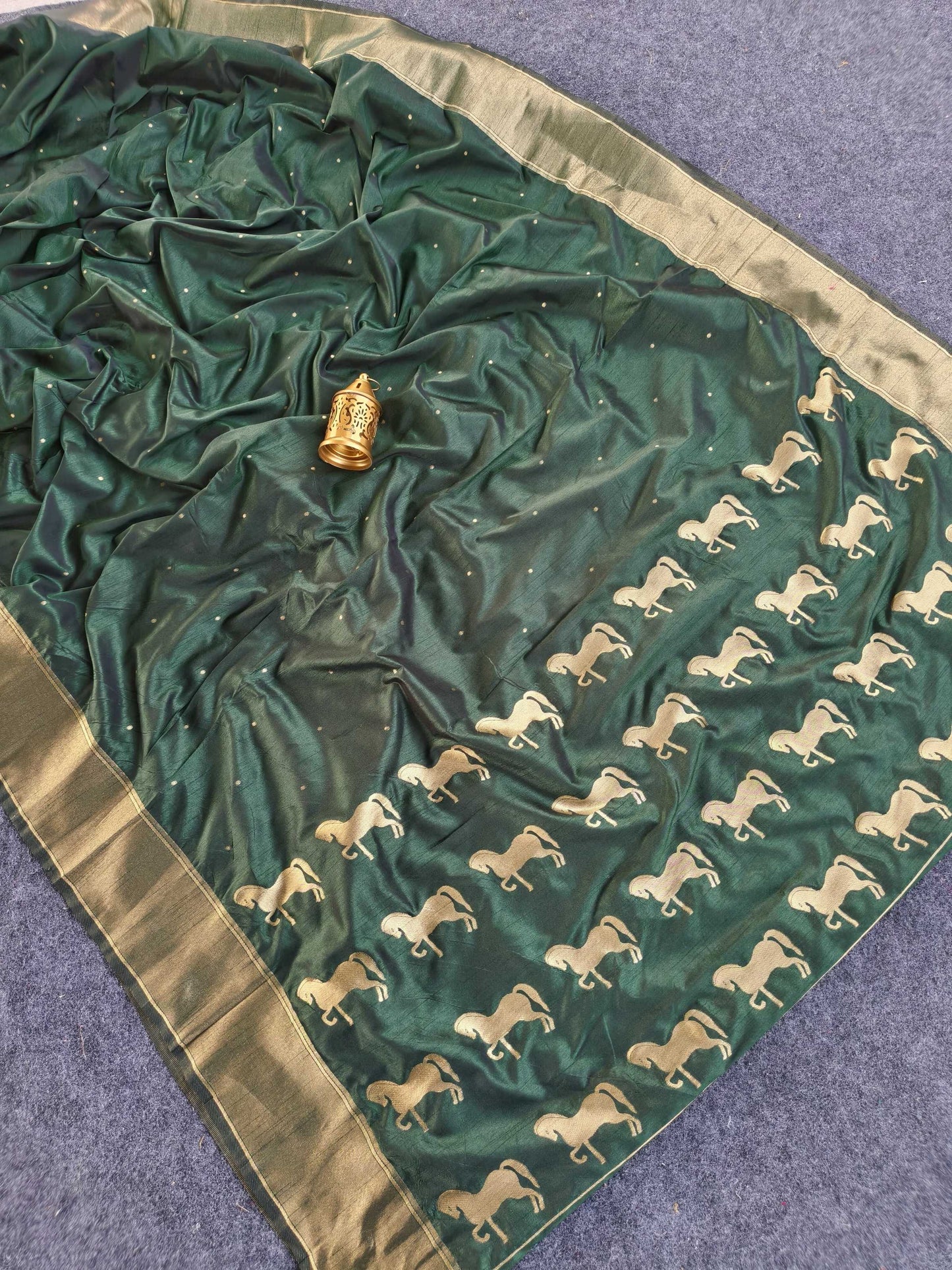 Mameraa Sarees Green Silk Blend Zari Banarasi Weaving Saree With Blouse-Green