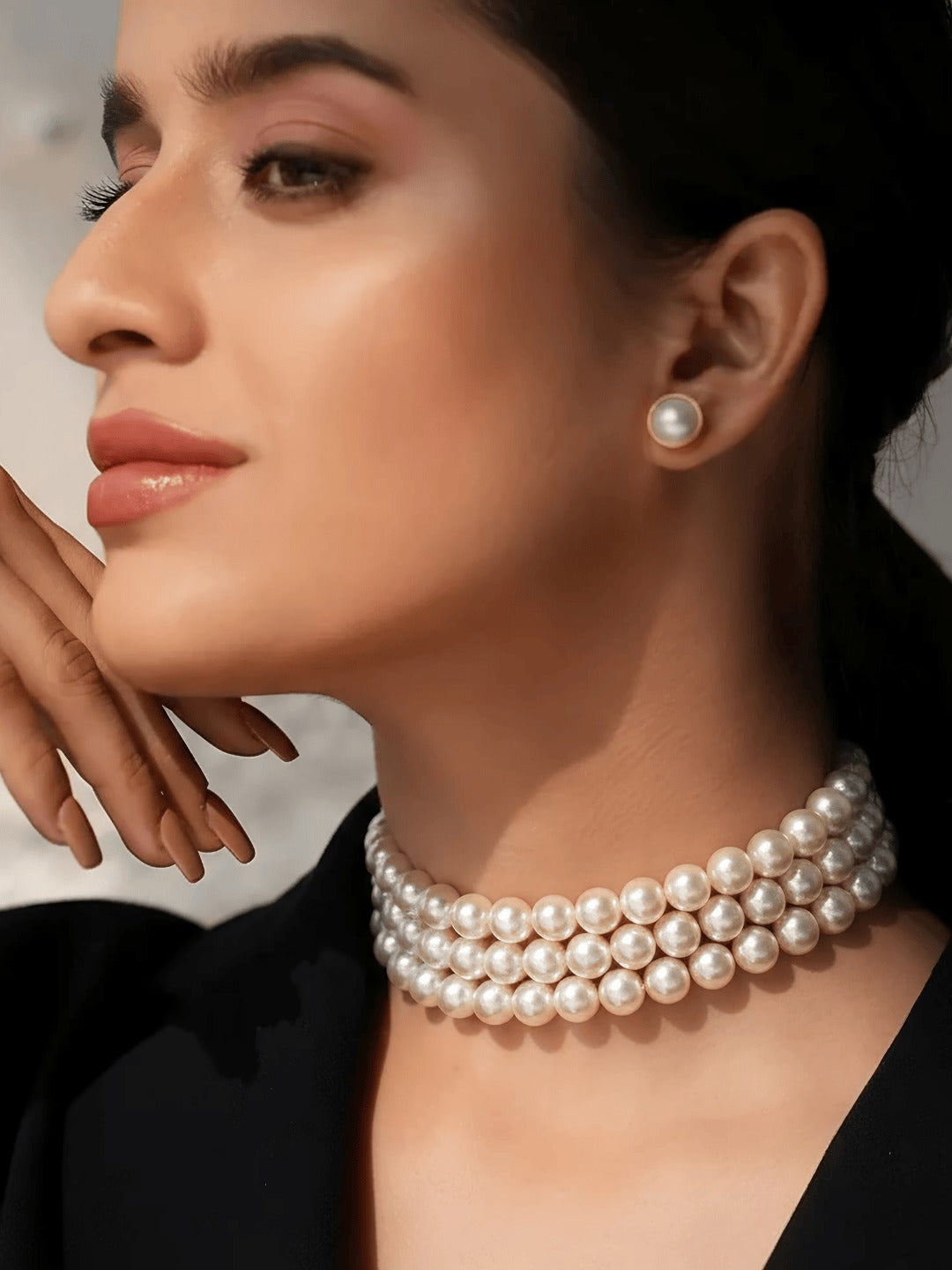 Timeless Glow Pearl Choker Set