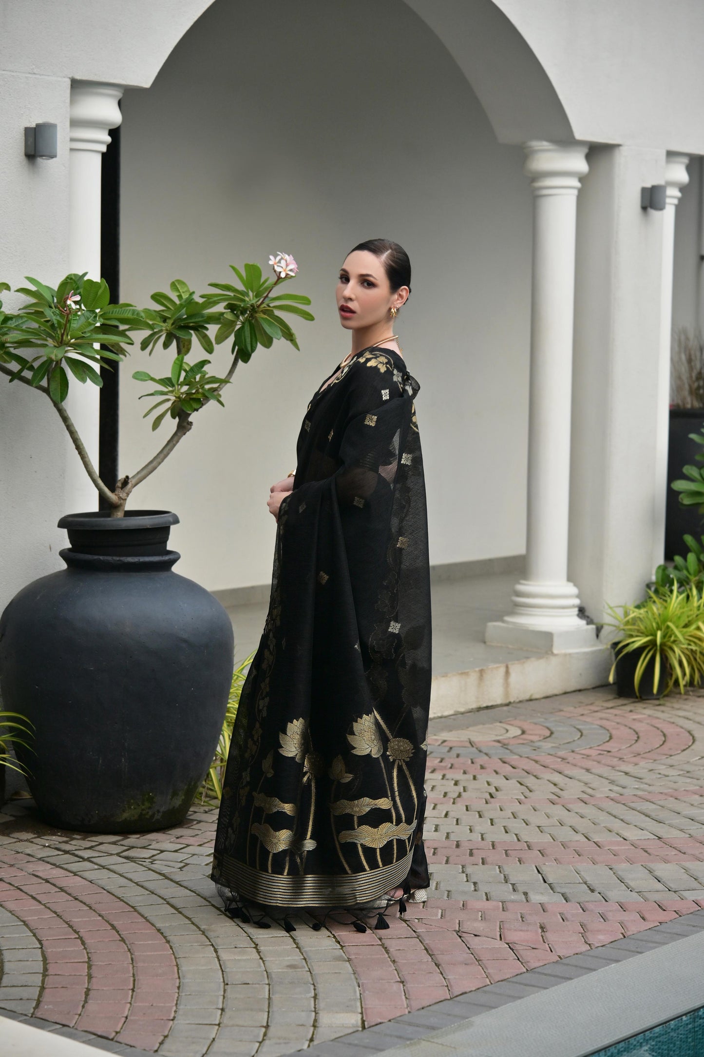 Jyoti Fashion Women's Black Soft Jute Linen Silk Zari Woven Saree with Blouse