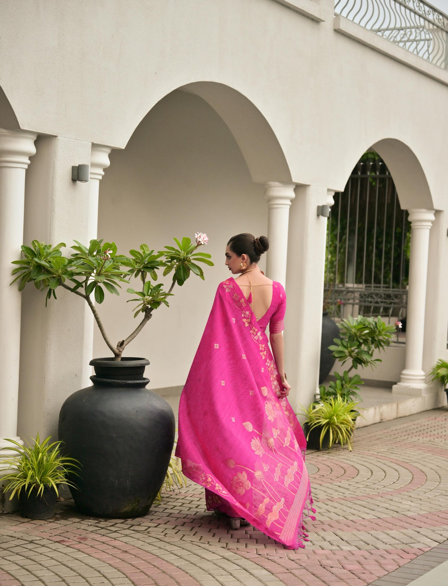 Jyoti Fashion Women's Pink Soft Jute Linen Silk Zari Woven Saree with Blouse