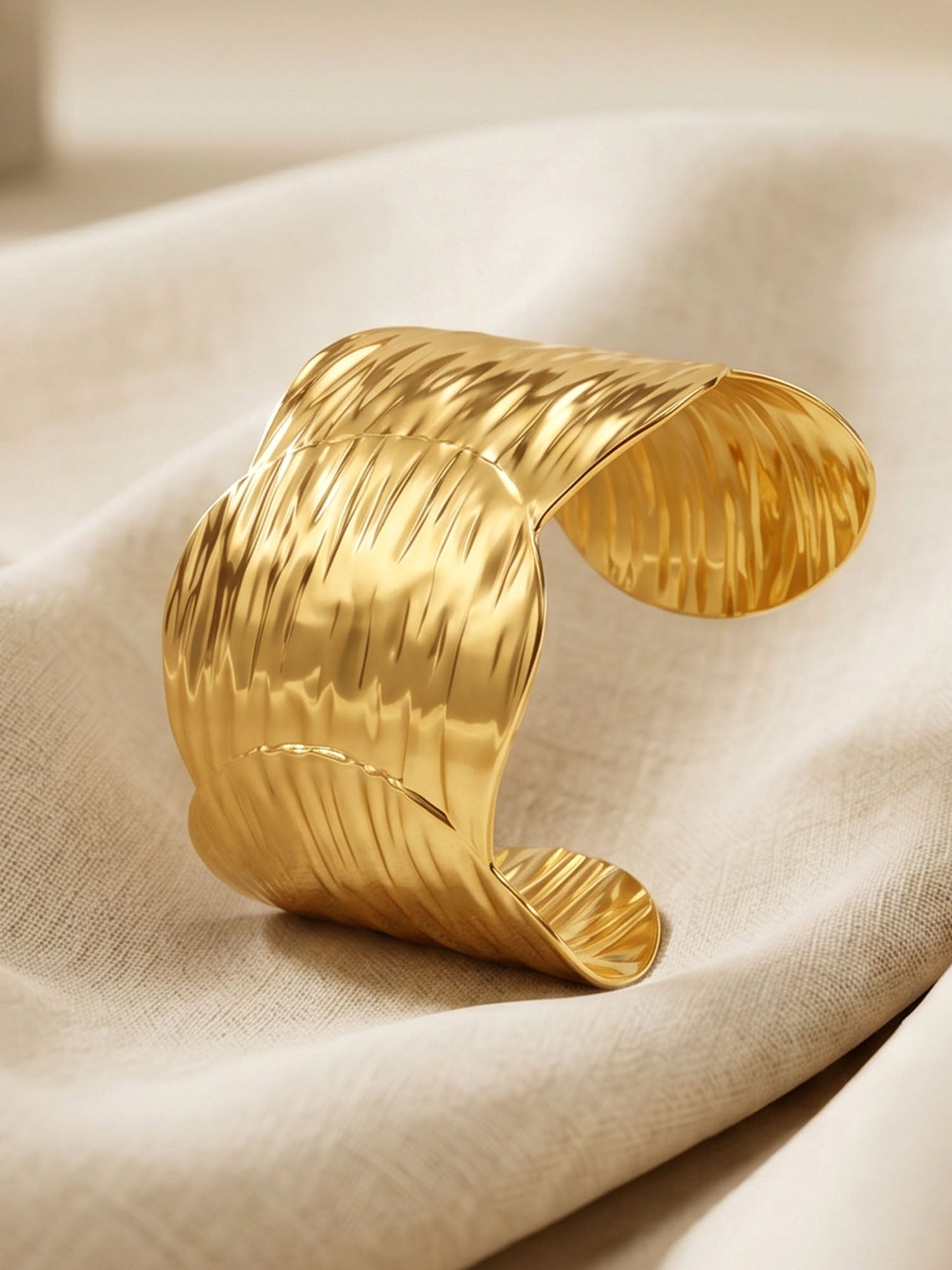 OnnMe by GIVA Melt Moment Gold Plated Cuff Bracelet