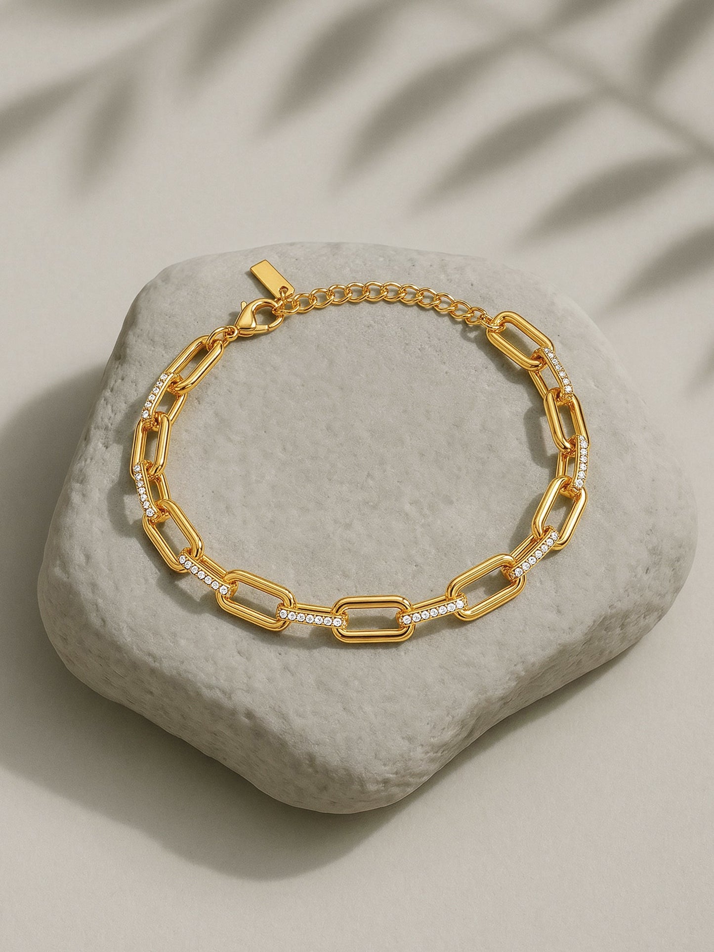OnnMe by GIVA Bold Link Lock Chain Gold Plated Bracelet