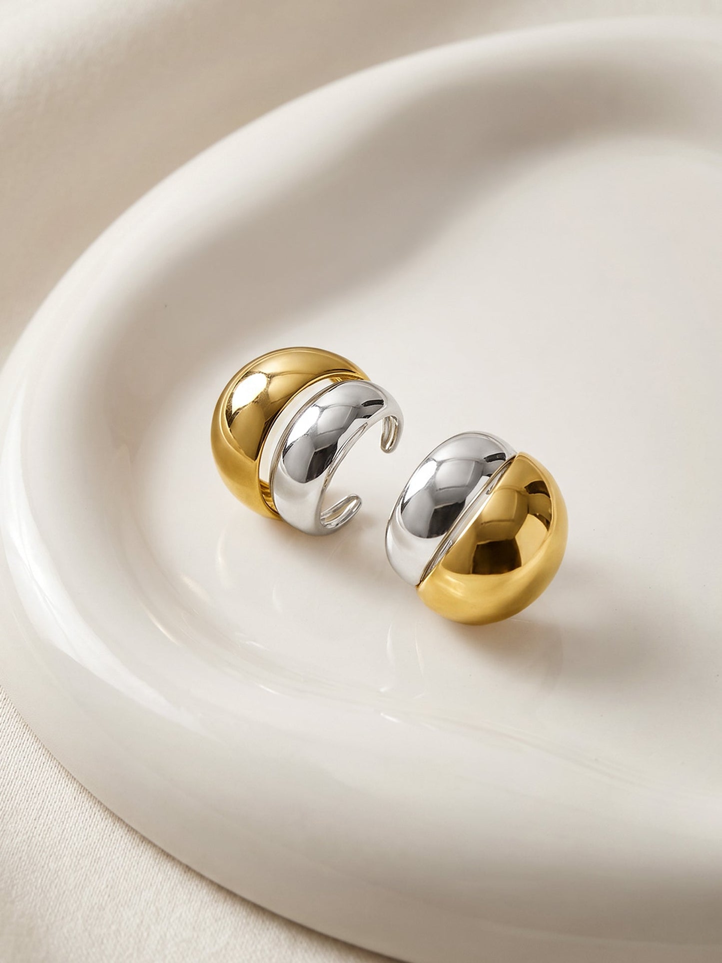 OnnMe by GIVA Mini Curve Dual Tone Ear Cuffs