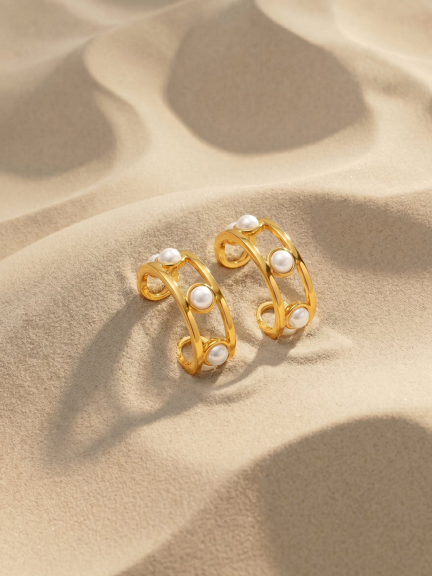 OnnMe by GIVA Micro Lock Gold Plated Ear Cuffs