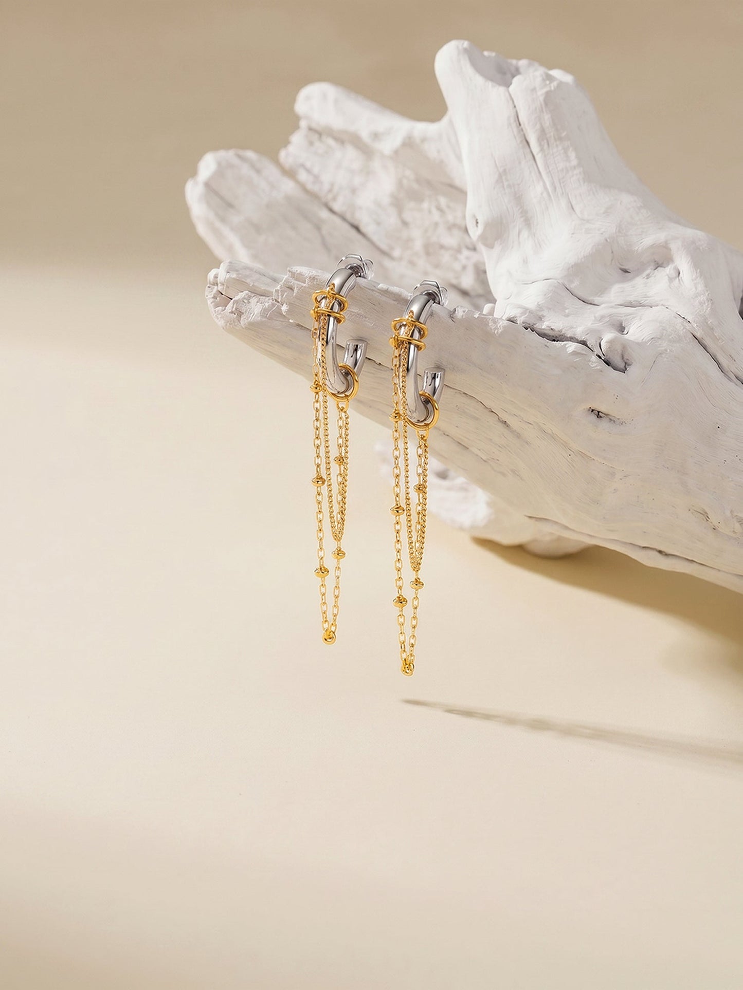 OnnMe by GIVA Chain Swing Dual Tone Danglers