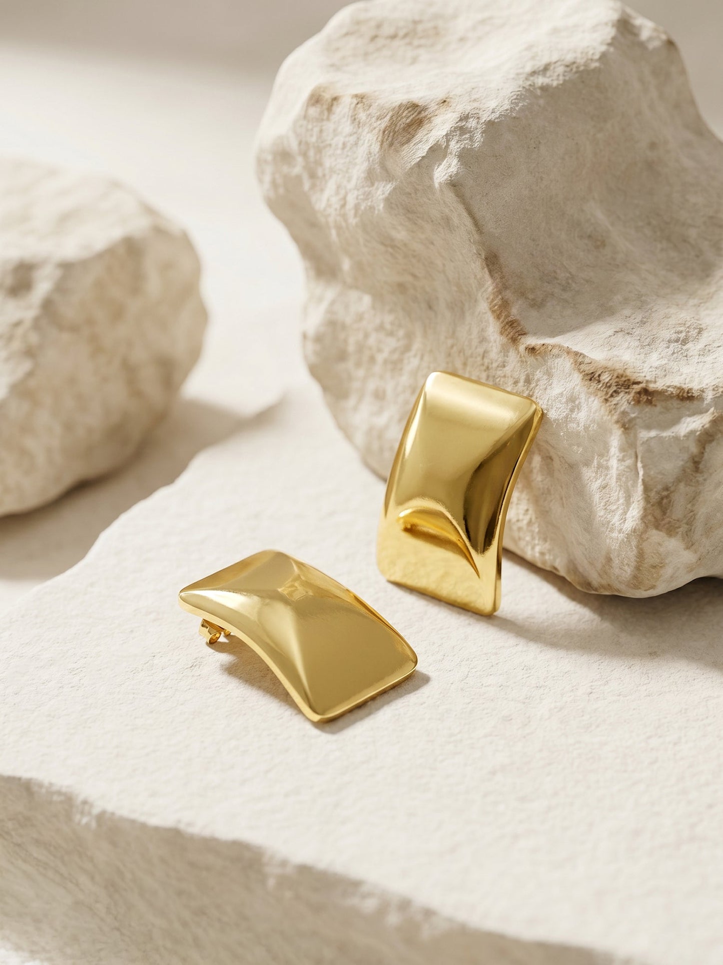 OnnMe by GIVA Clean Slate Gold Plated Earrings