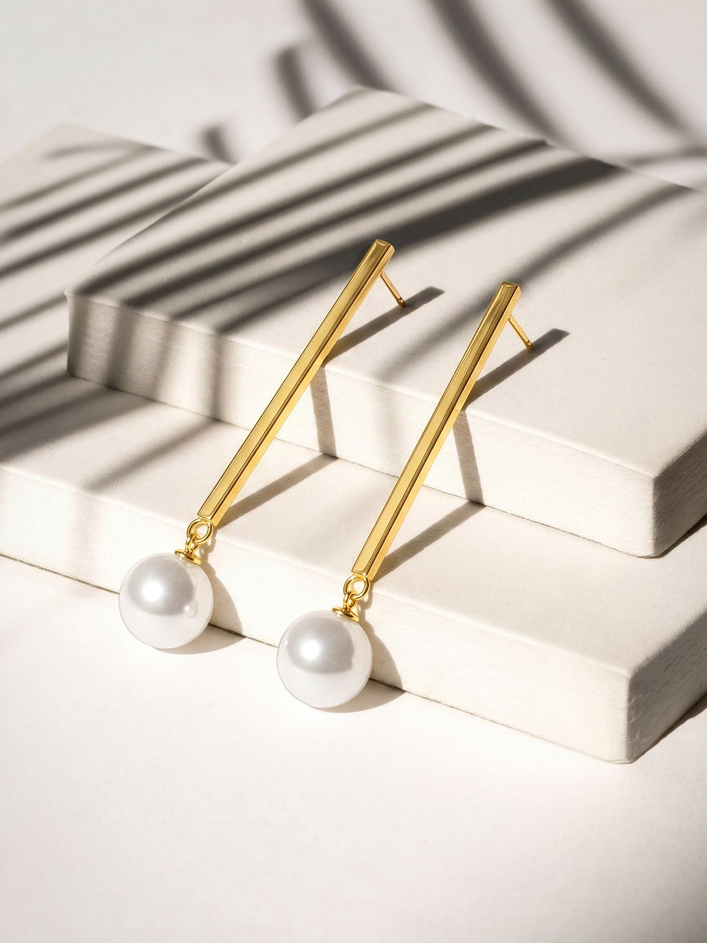 OnnMe by GIVA Glow Up Pearl Gold Plated Earrings