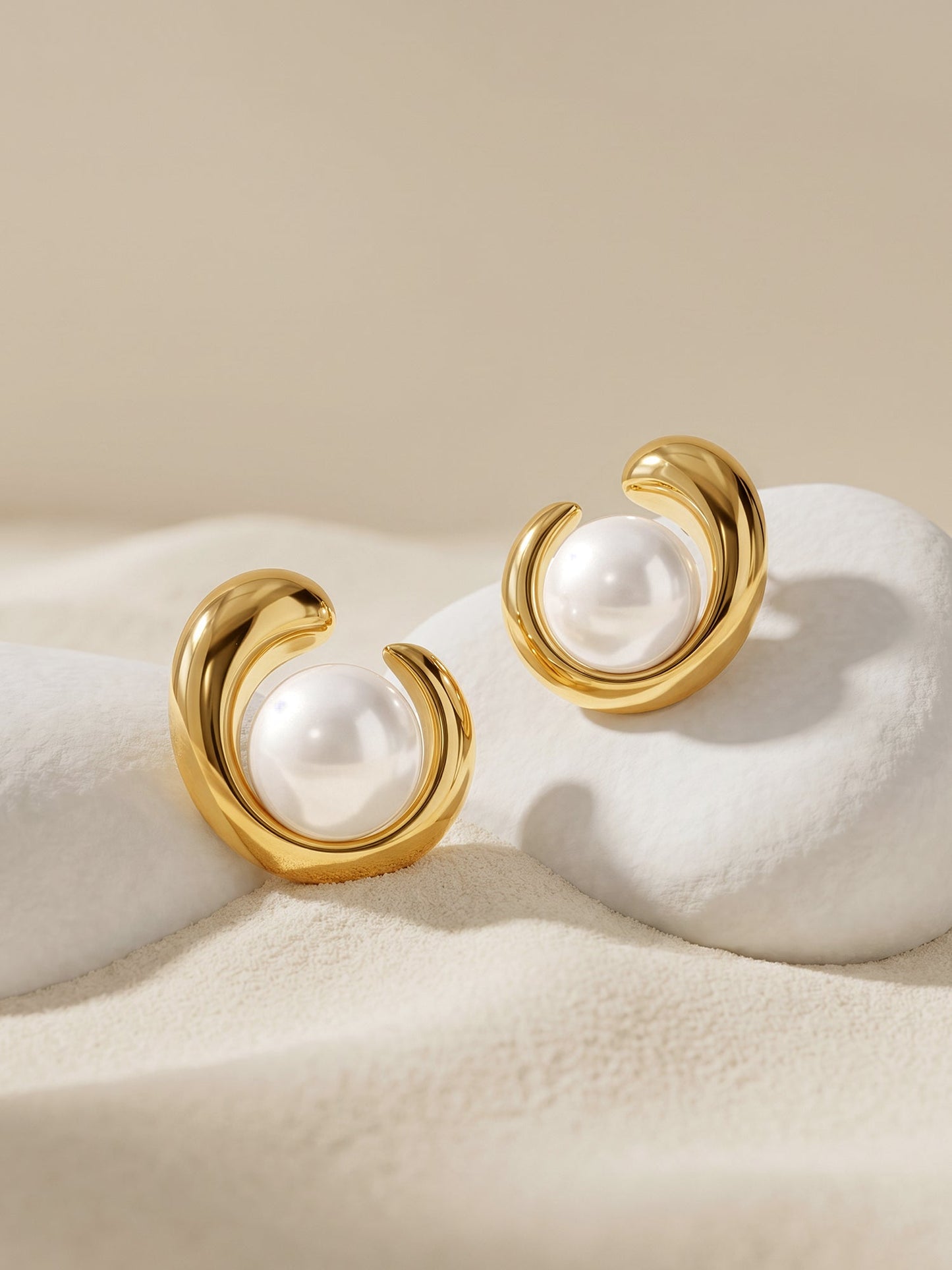OnnMe by GIVA Gold Plated Moon Mood Earrings