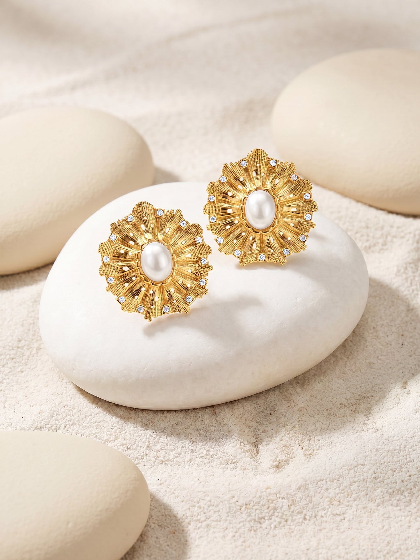 OnnMe by GIVA Bloom Baby Gold Plated Earrings