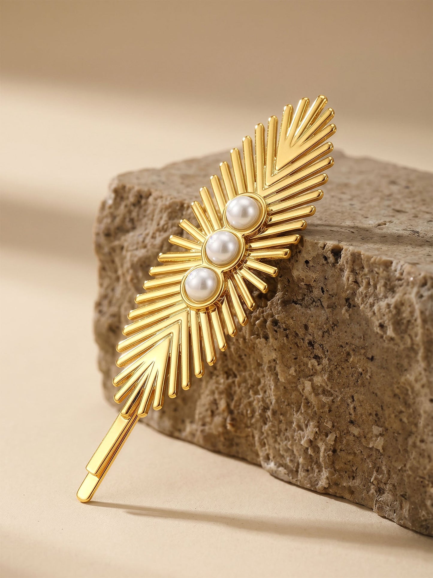 OnnMe by GIVA Solar Pearl Gold Plated Hair Clip