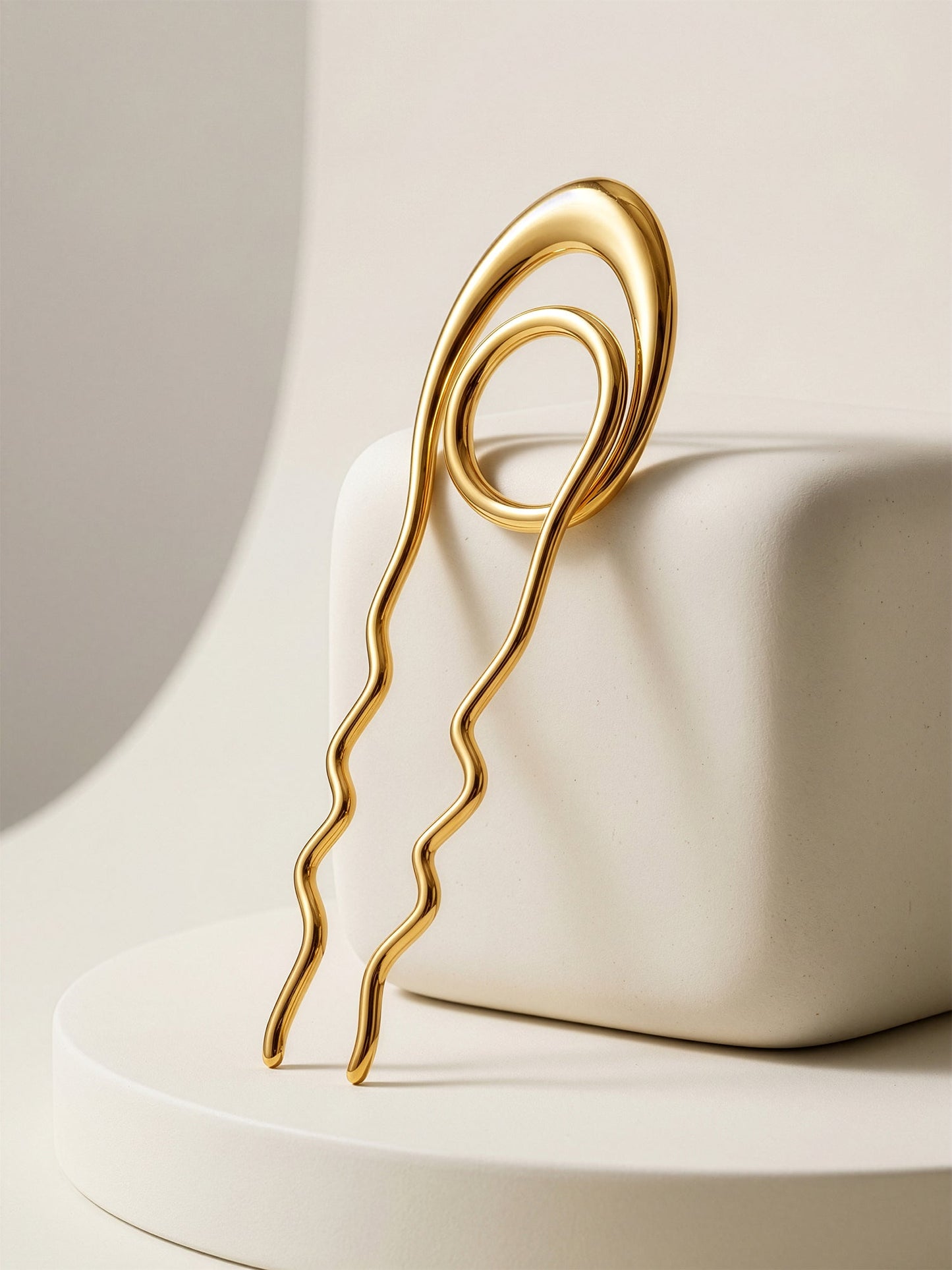 OnnMe by GIVA Wavy Static Gold Plated Hair Pin