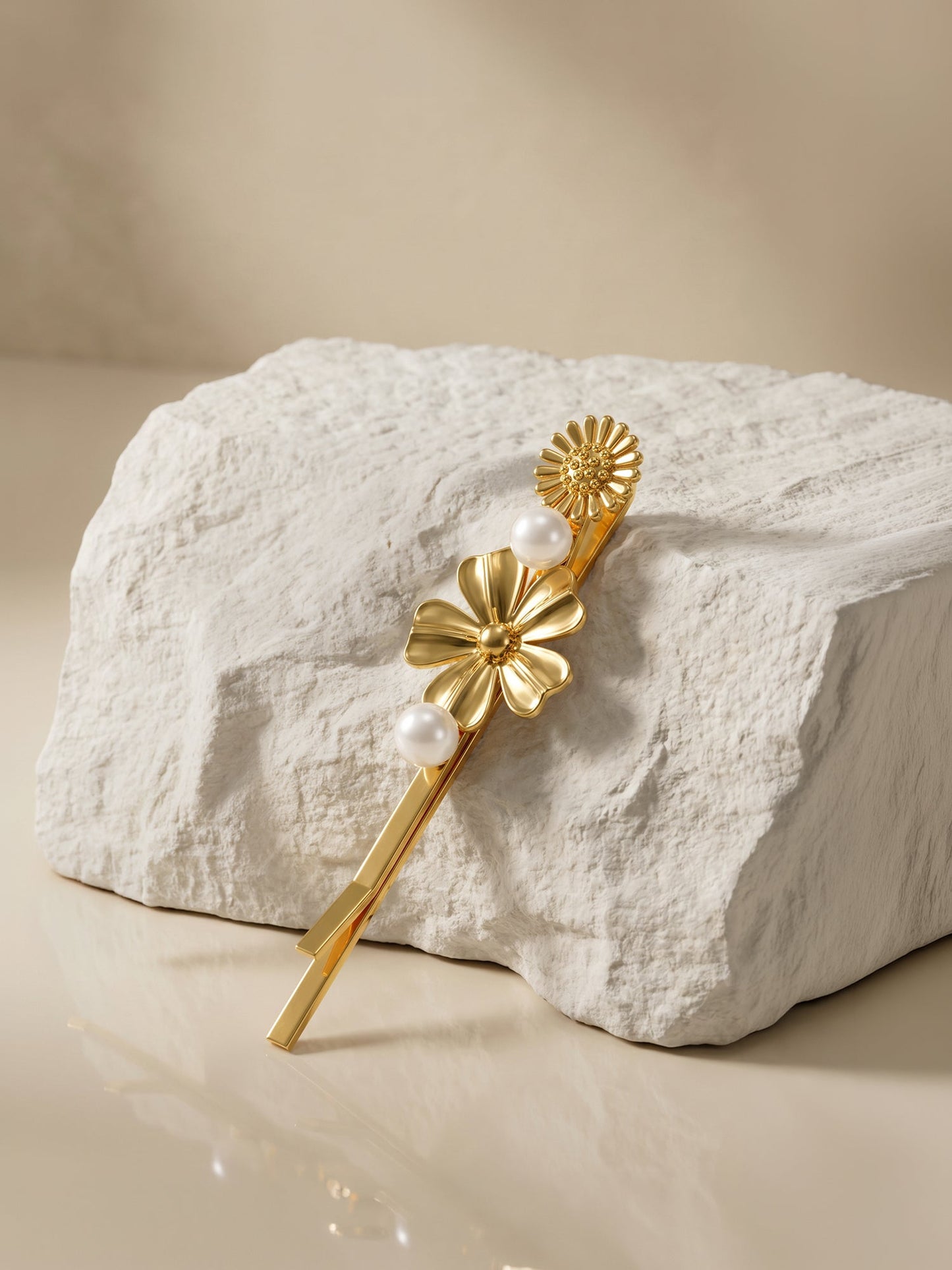 OnnMe by GIVA Bloom Muse Gold Plated Hair Pin