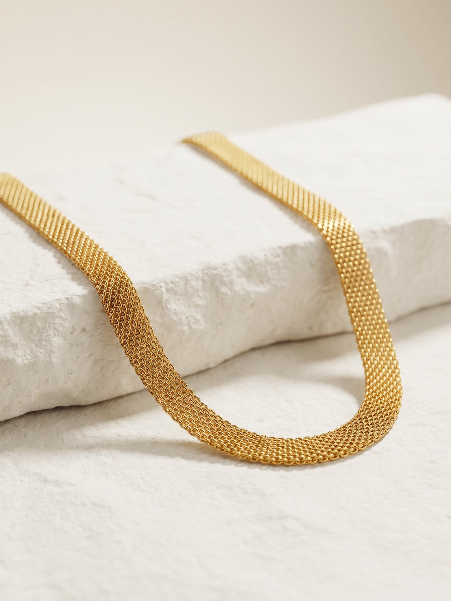 OnnMe by GIVA Mesh Mood Gold Plated Necklace