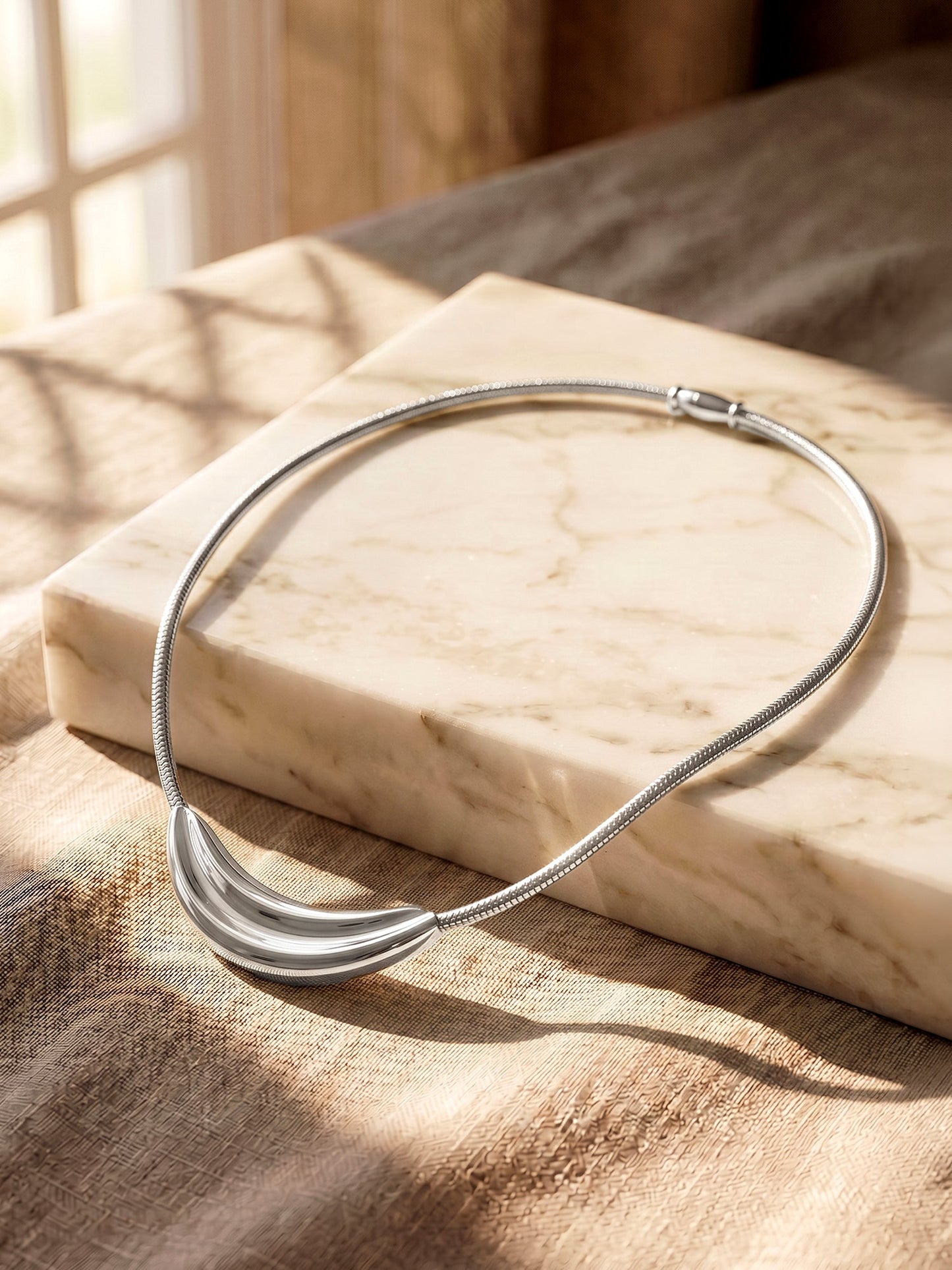 OnnMe by GIVA Main Character Loop Rhodium Plated Collar Necklace