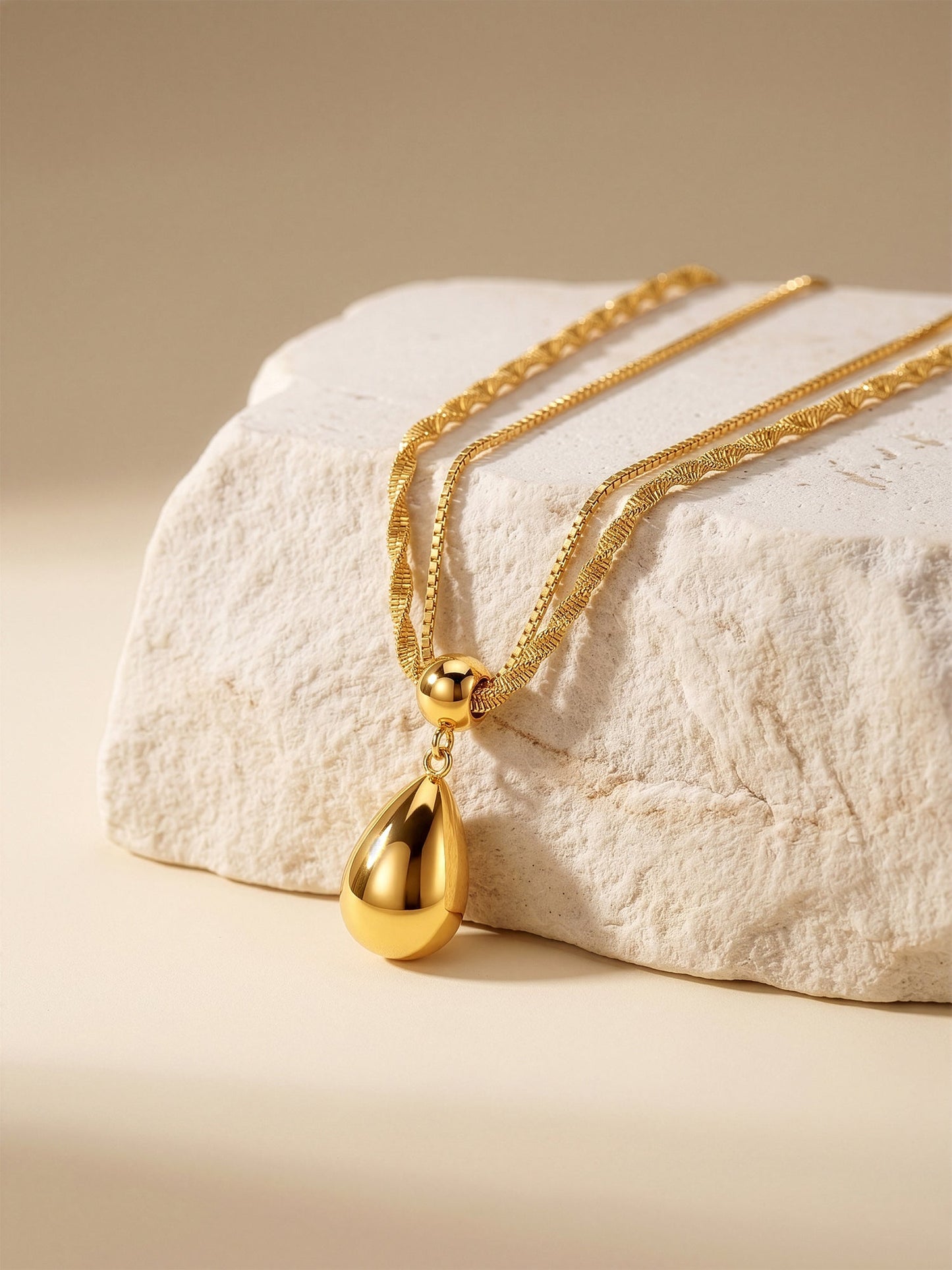 OnnMe by GIVA Melt Dot Gold Plated Pendant with Chain