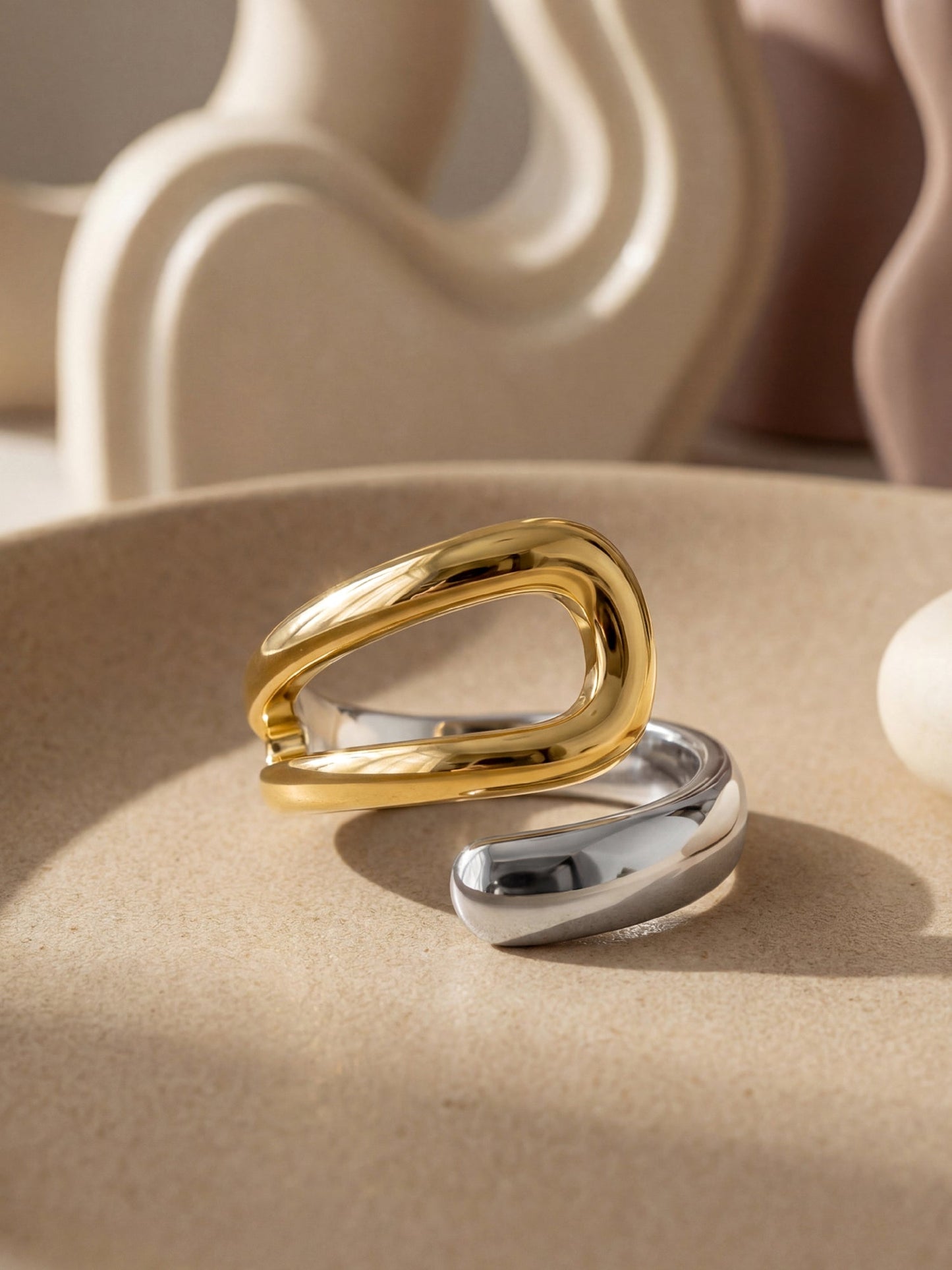OnnMe by GIVA Twisted Link Up Dual Tone Ring (Size 14)