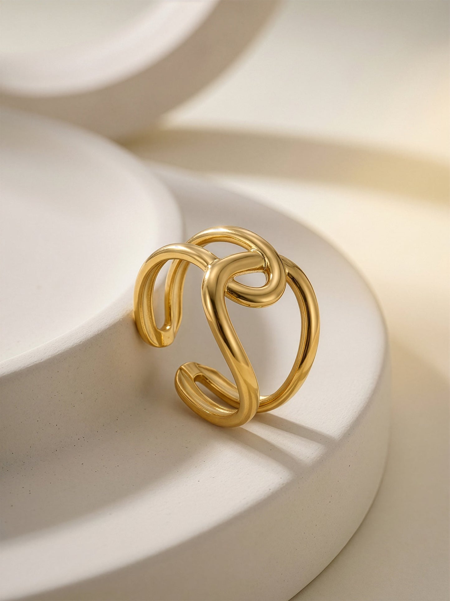 OnnMe by GIVA Loop Link Energy Gold Plated Ring (Size 15)