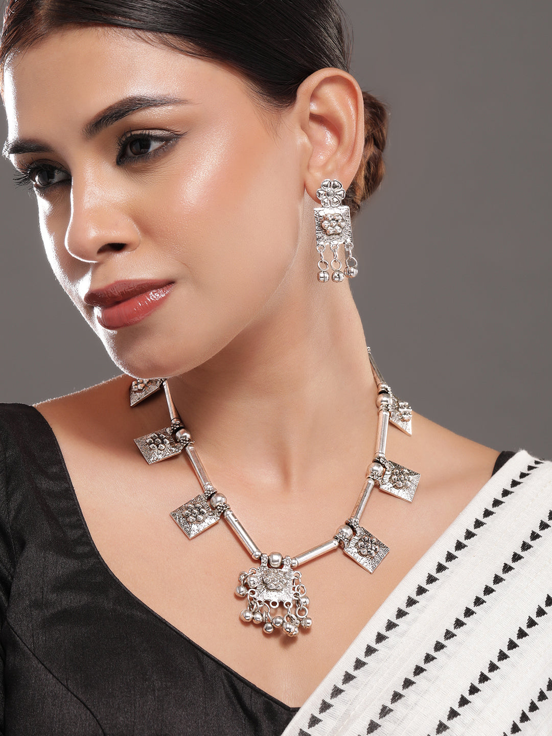 Oxidized Floral Beaded Geometric Necklace Set