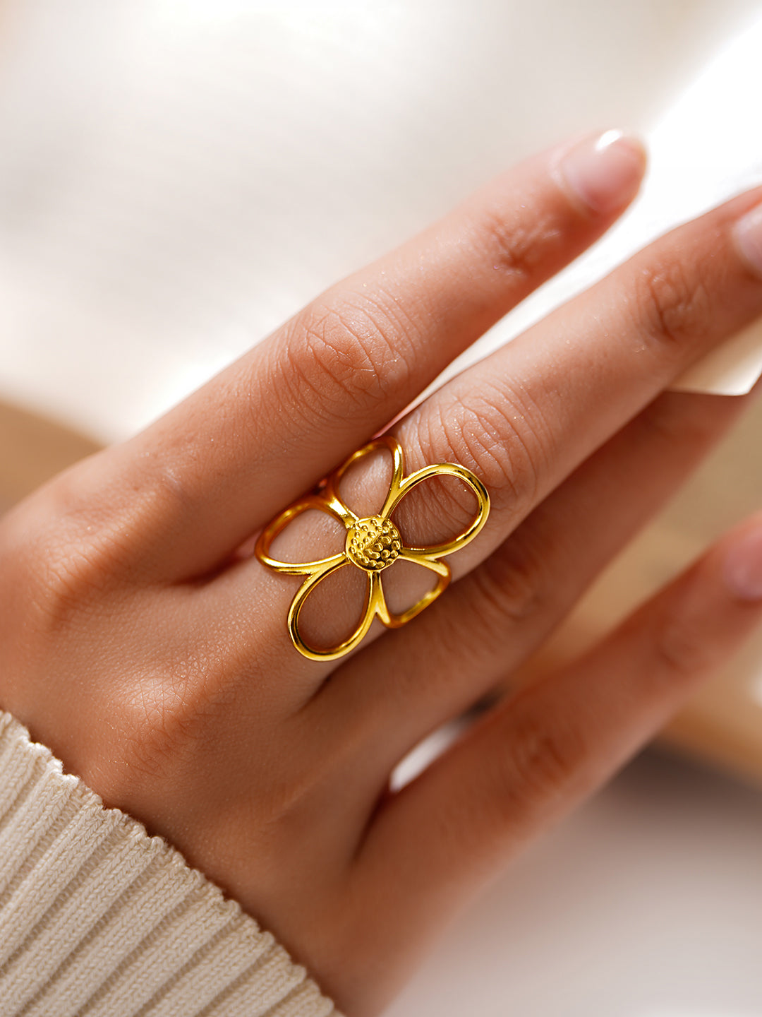 Demifine 18K Gold Plated Stainless steel Blooming Daisy Statement Ring