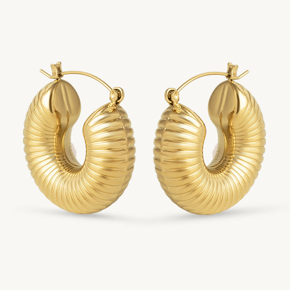 Bold Ribbed Hoop Earring