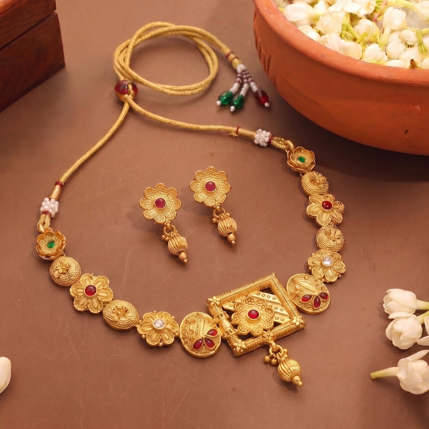 Ruby White Kundan Matte Necklace Set
