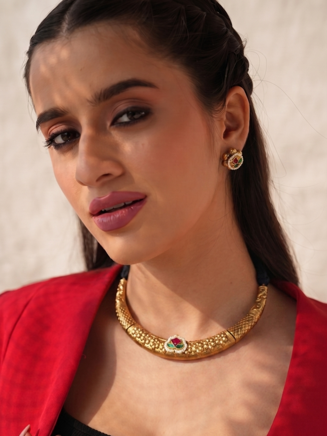 Golden Kundan Hasuli Necklace Set