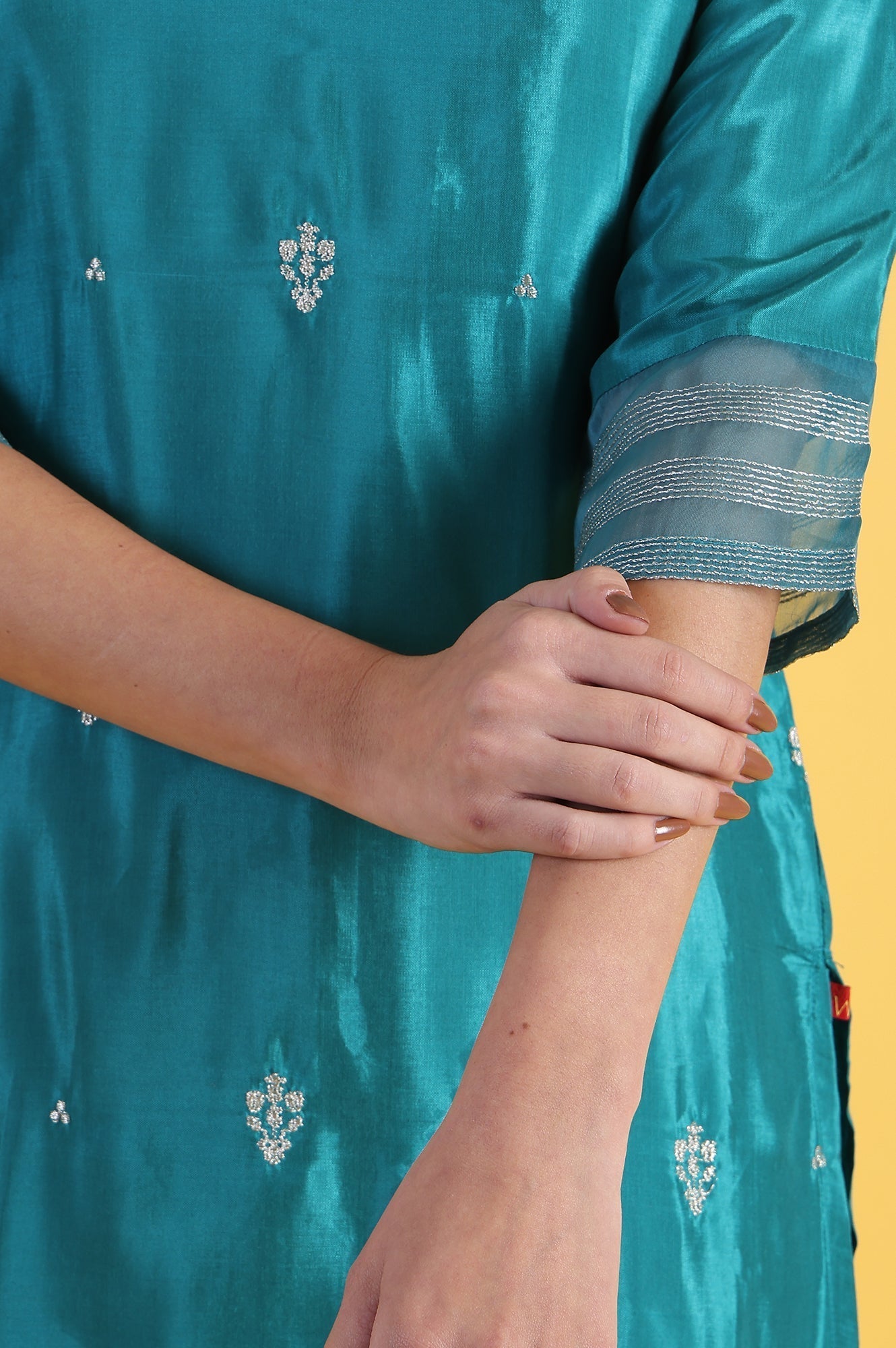 W for Woman Green Embroidered Festive Rayon Straight Kurta with Keyhole Neck and Sequin Embellishments