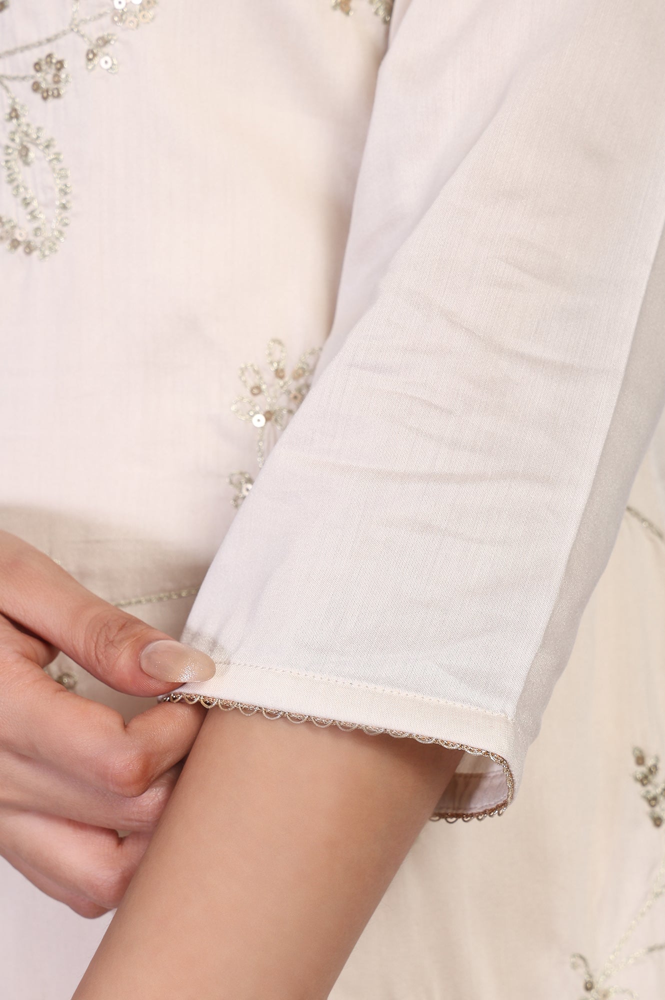 W for Woman Off-White Embroidered Straight Viscose Kurta