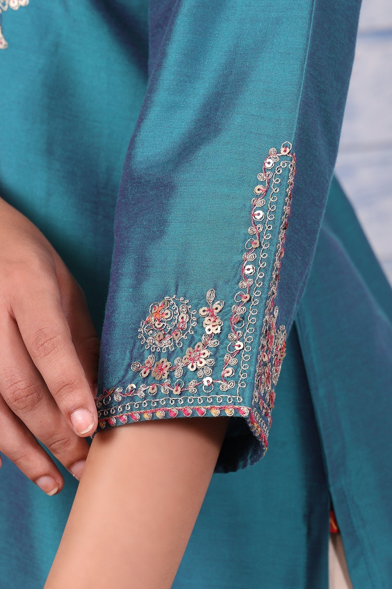 W for Woman Green Metallic Embroidered Straight Kurta