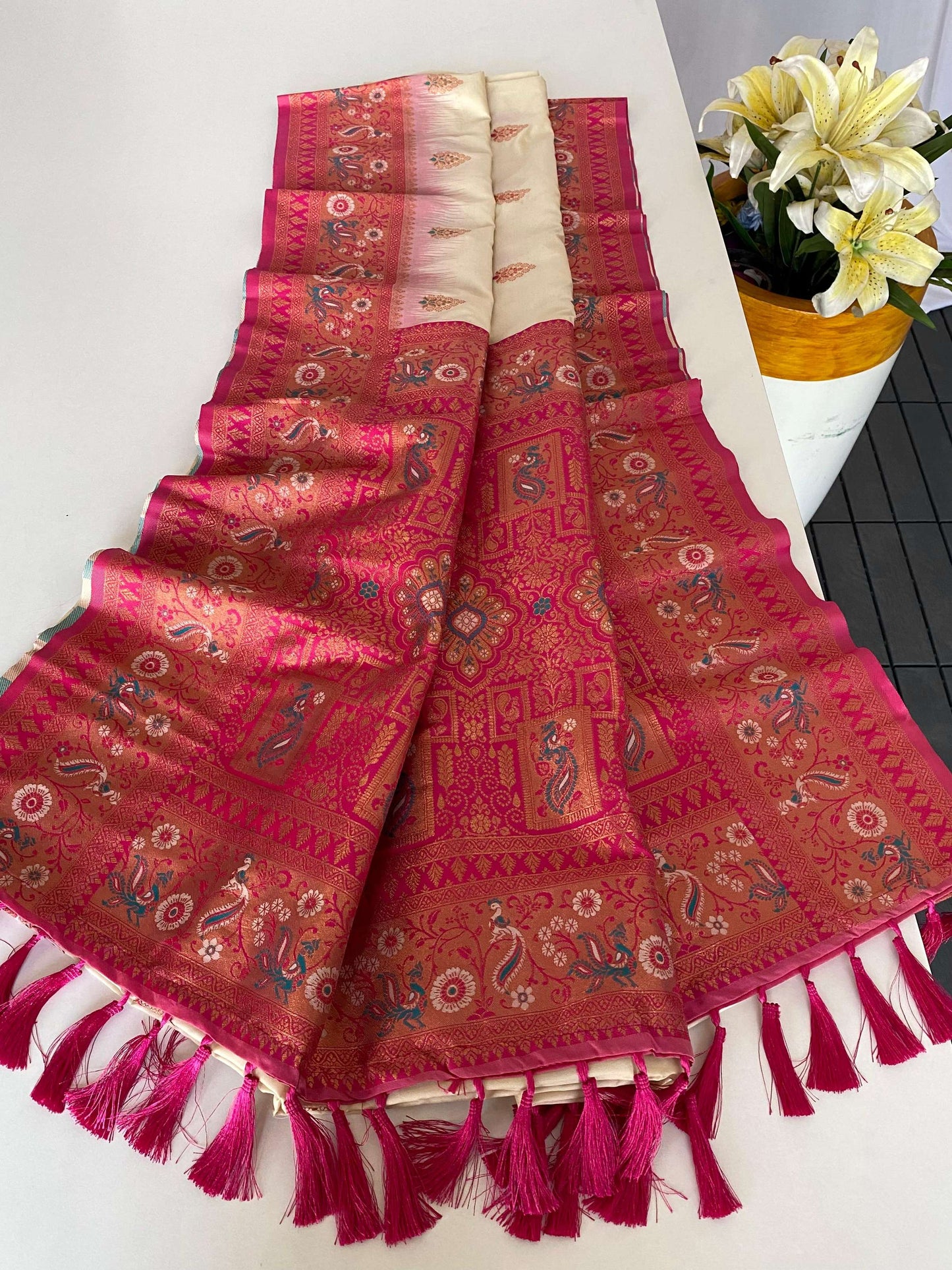Mameraa Sarees Soft Silk Blend Blend Saree With Zari Weaving Meenakari Design-White