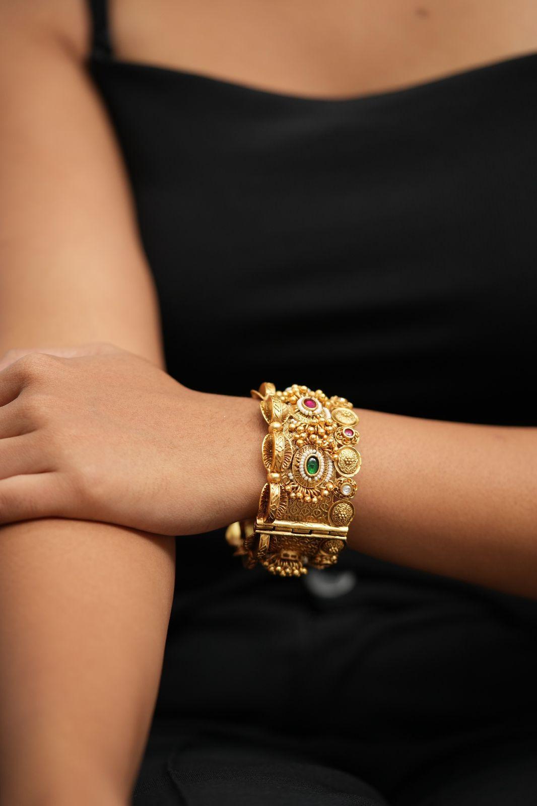 Kunti Thick Gold Kantha Kada | Sone Pe Suhaga