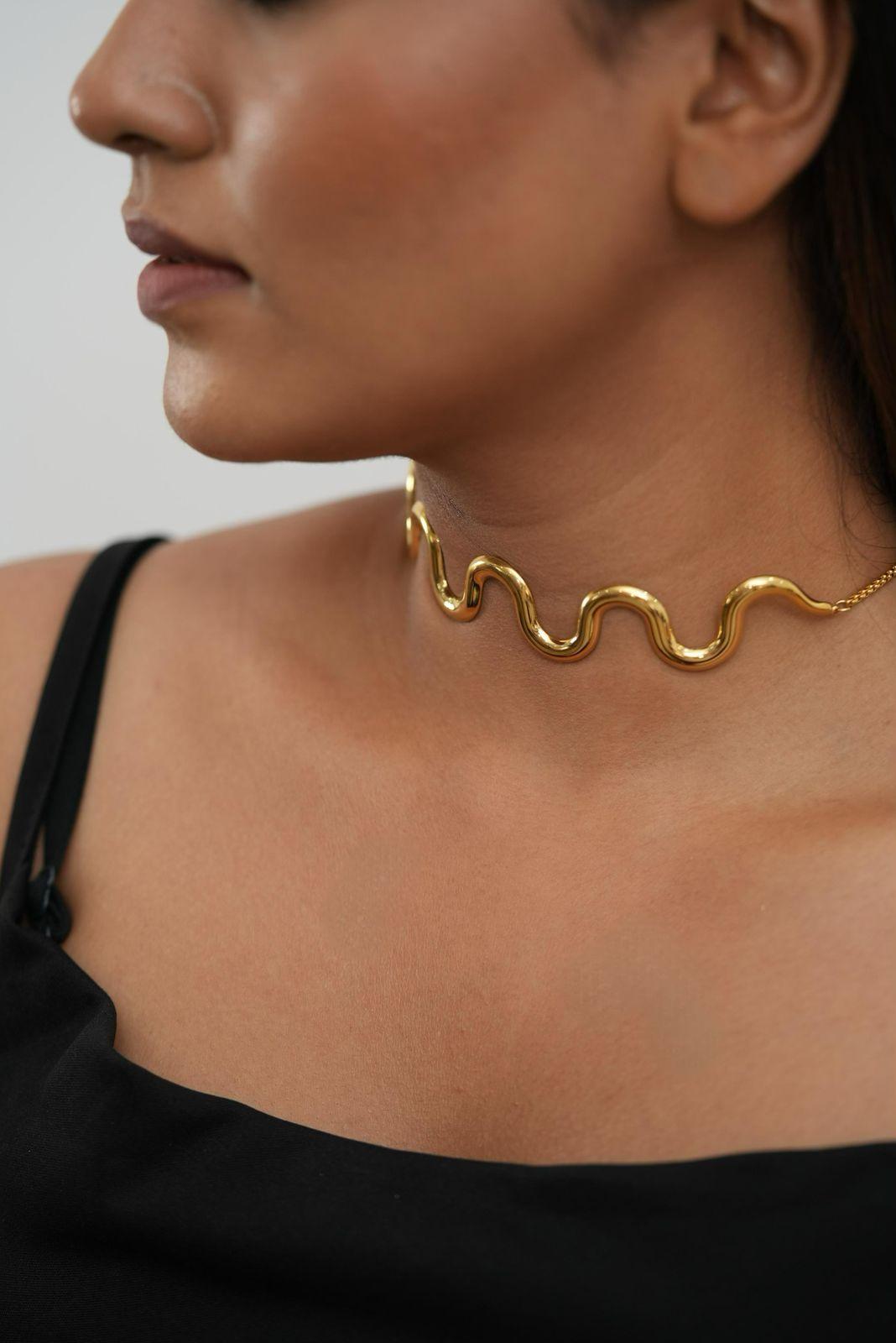 Elegant Nora Wave Western Choker