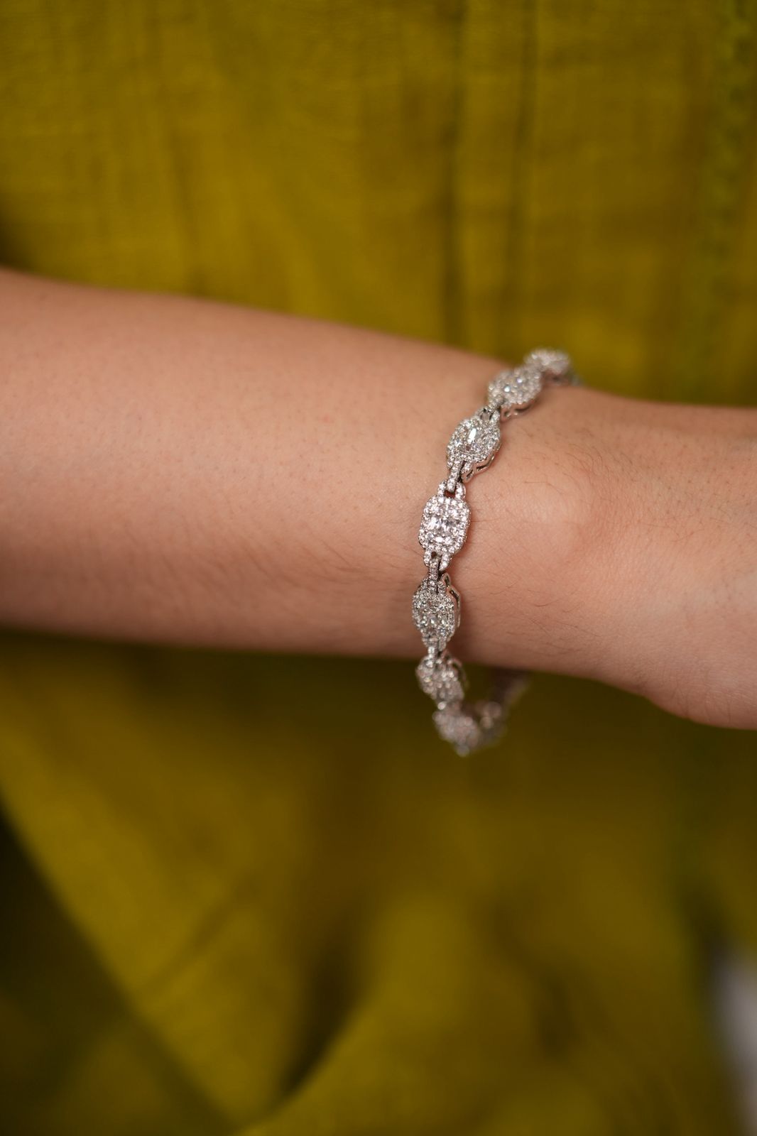 Intertuned Diamond Linked Tennis Bracelet | Illusion Pressure Setting