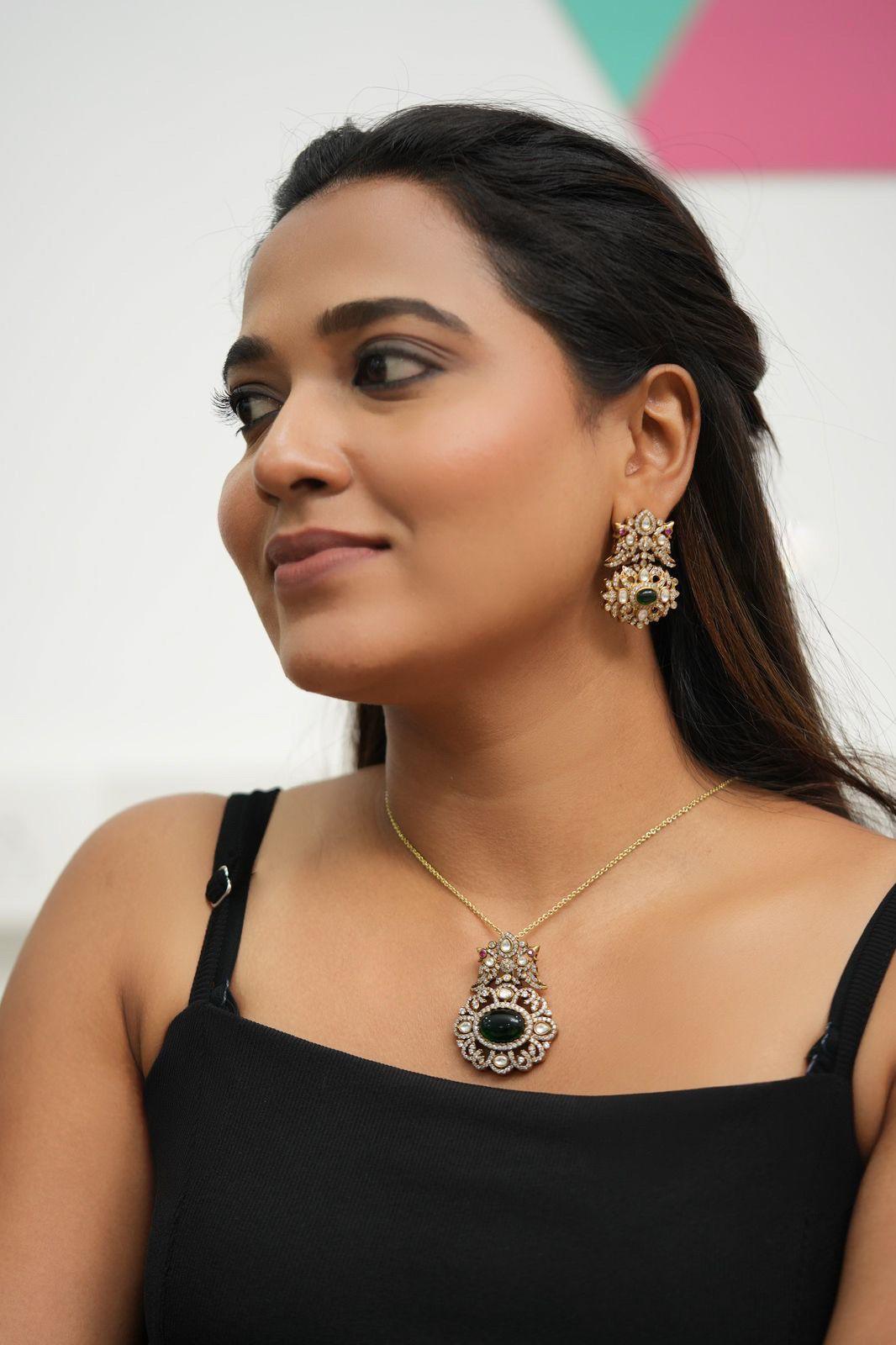 Kamya Victorian Pendant Set with Earrings