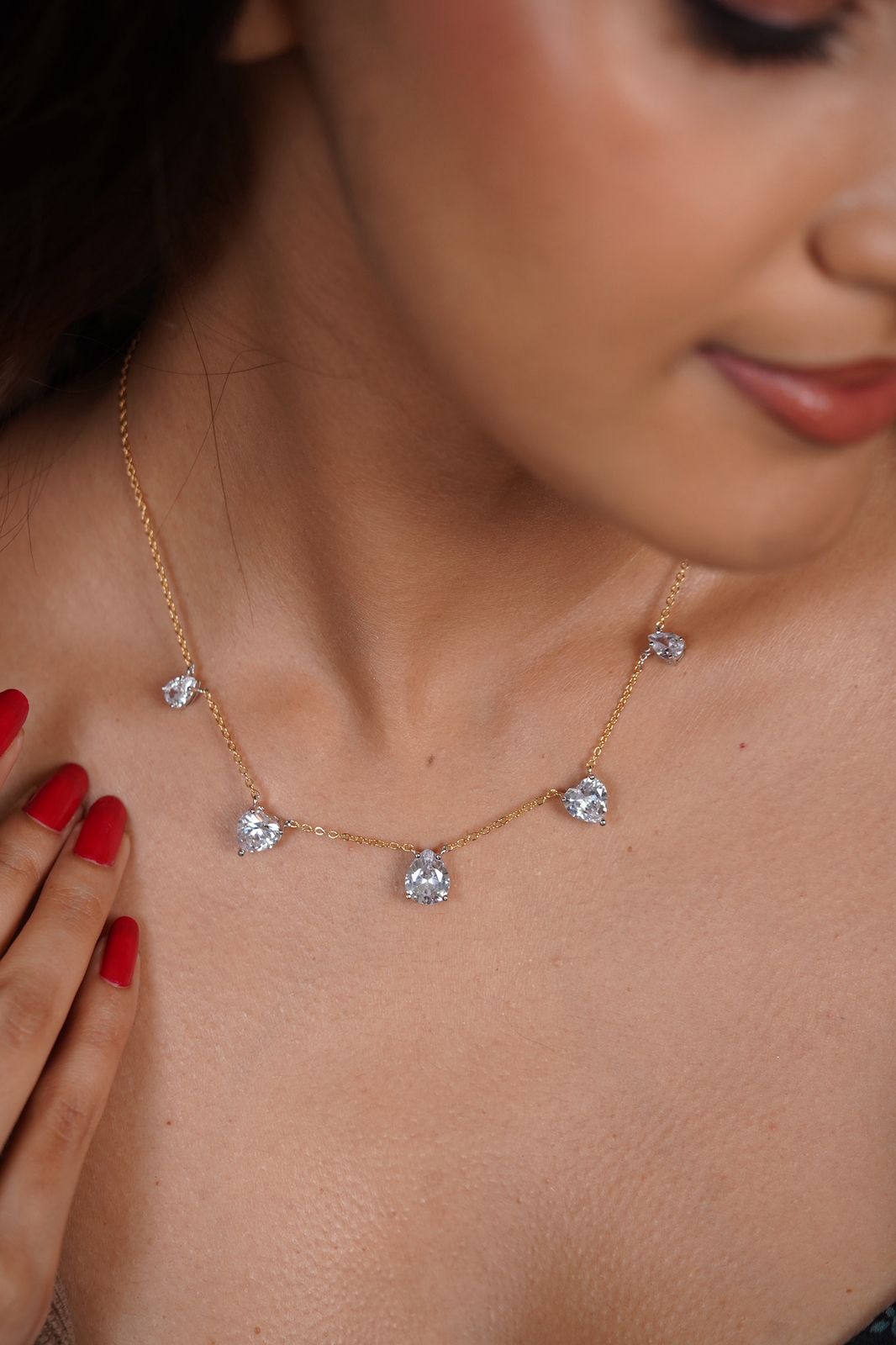 Big Diamond Solitaires for a Delicate Necklace
